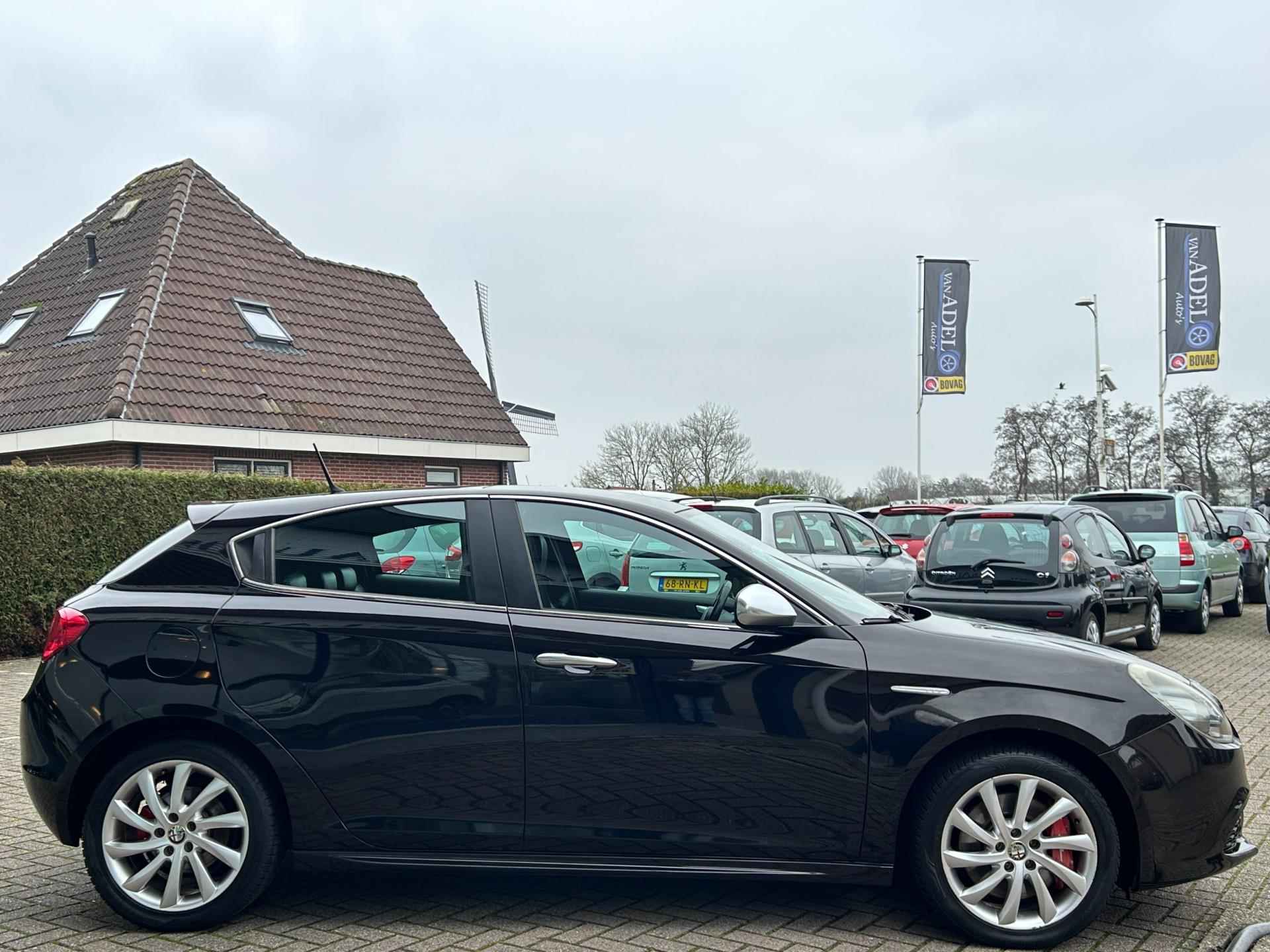 Alfa Romeo Giulietta 1.4 T Distinctive 170PK Half Leer Clima Cruise 17" LM-Velgen NAP NL-Auto! - 5/19