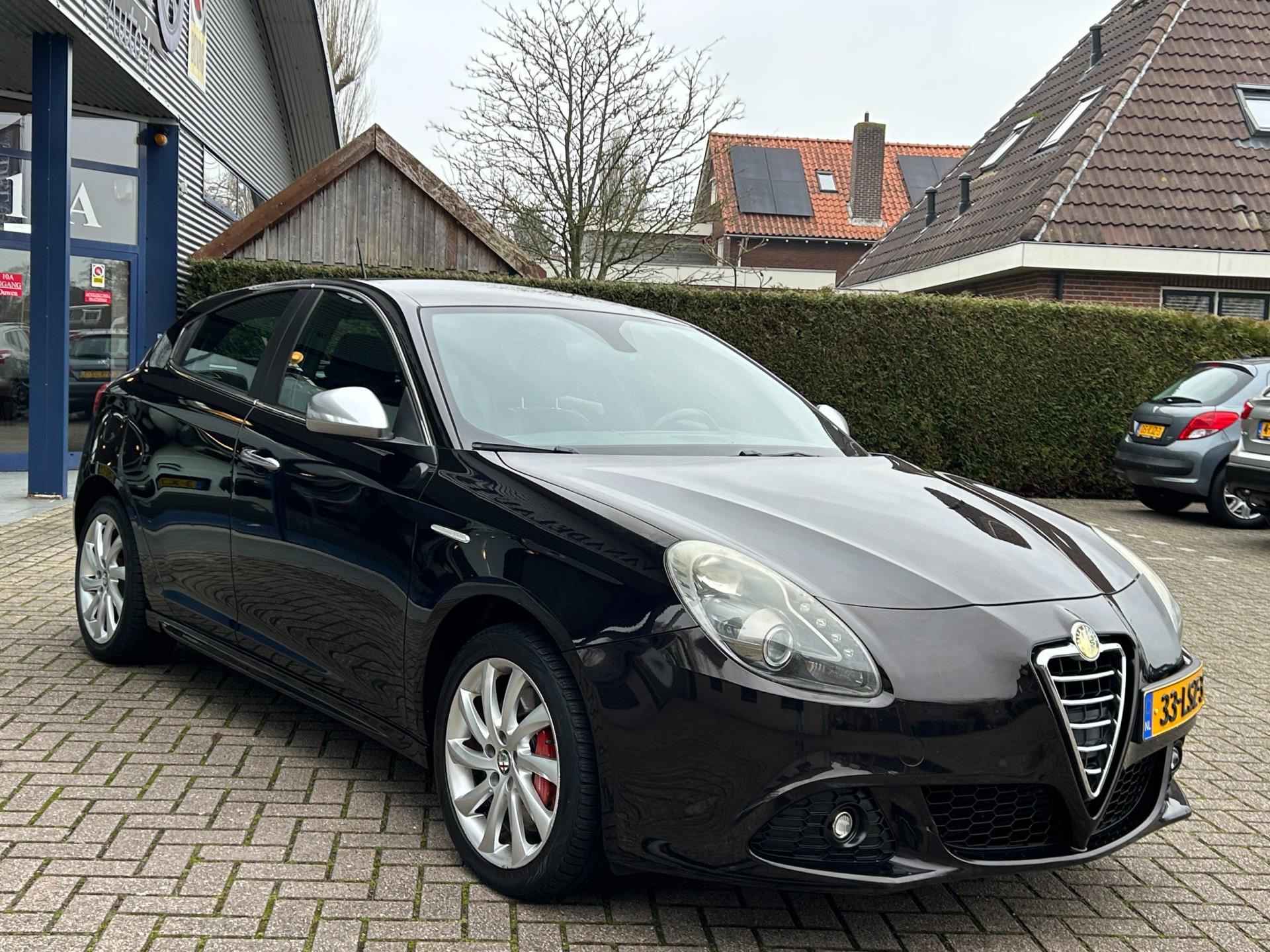 Alfa Romeo Giulietta 1.4 T Distinctive 170PK Half Leer Clima Cruise 17" LM-Velgen NAP NL-Auto! - 6/19