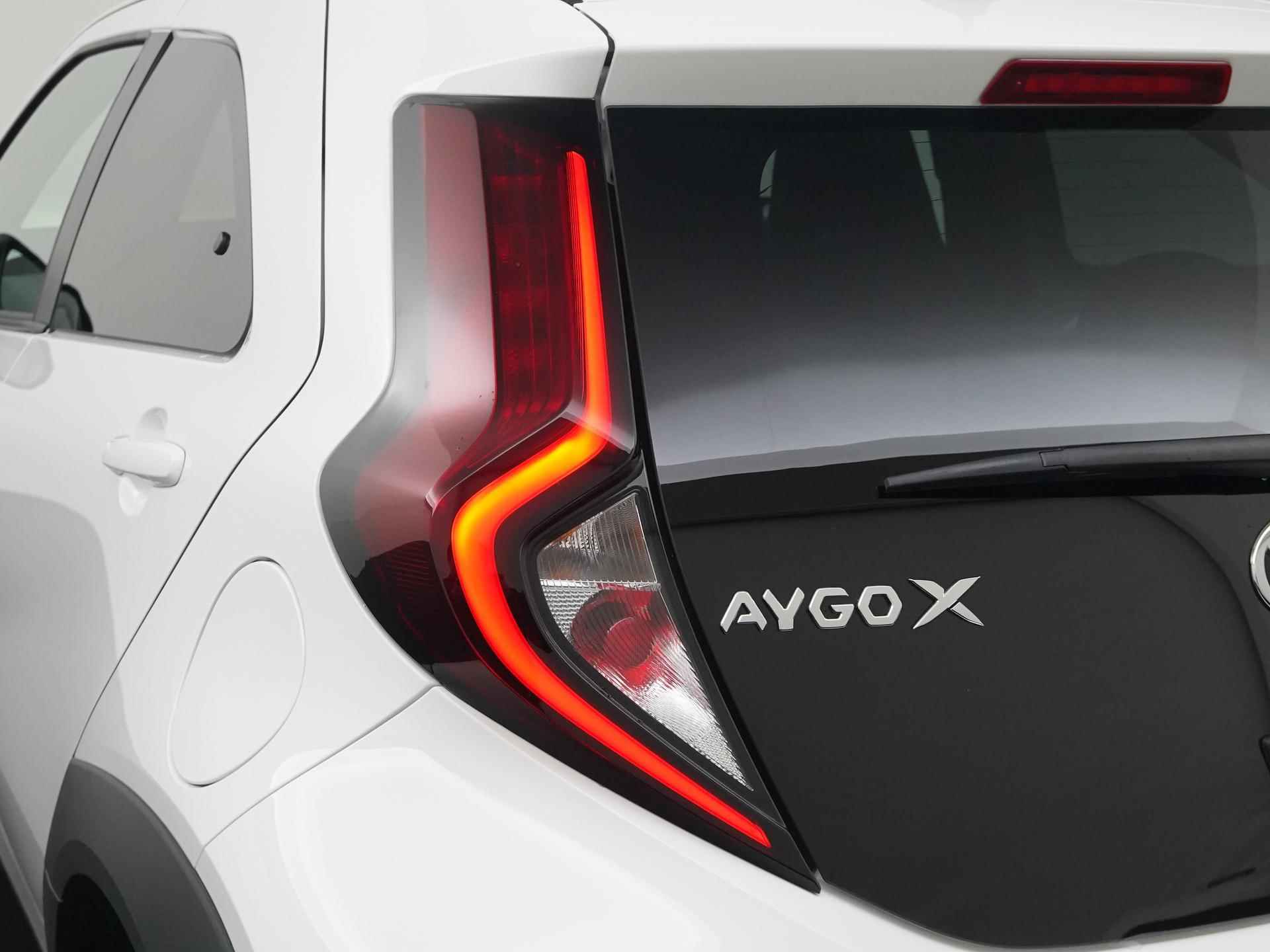 Toyota Aygo X 1.0 VVT-i MT Play | Camera | Stoelverwarming| Apple/Android Carplay | Zondag Open! - 18/30