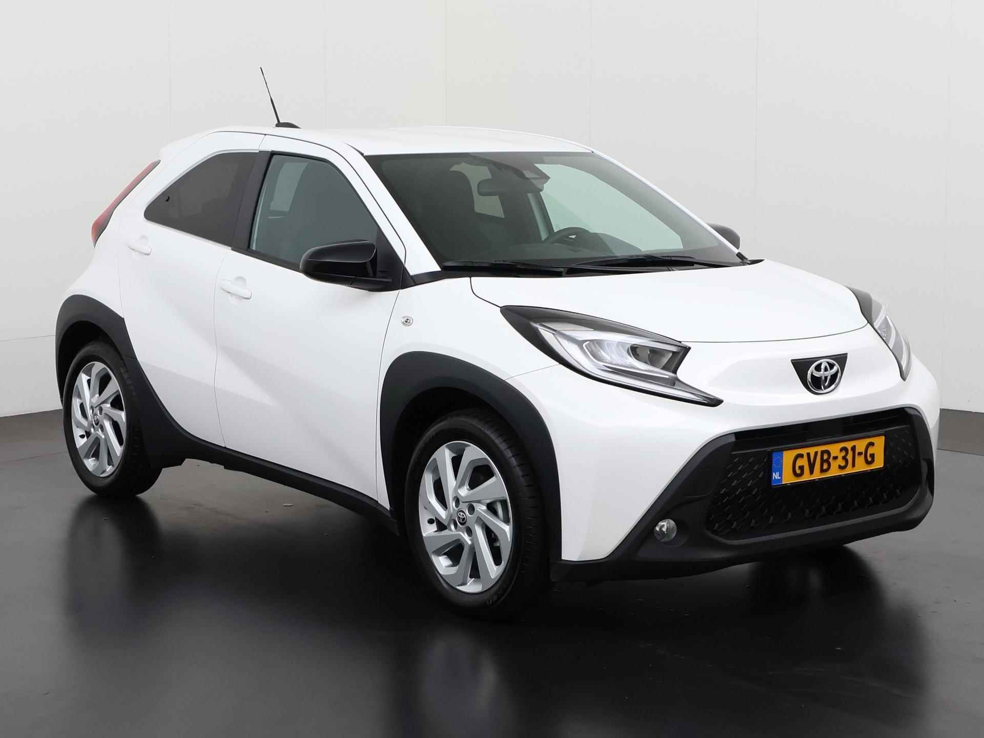 Toyota Aygo X 1.0 VVT-i MT Play | Camera | Stoelverwarming| Apple/Android Carplay | Zondag Open! - 25/30