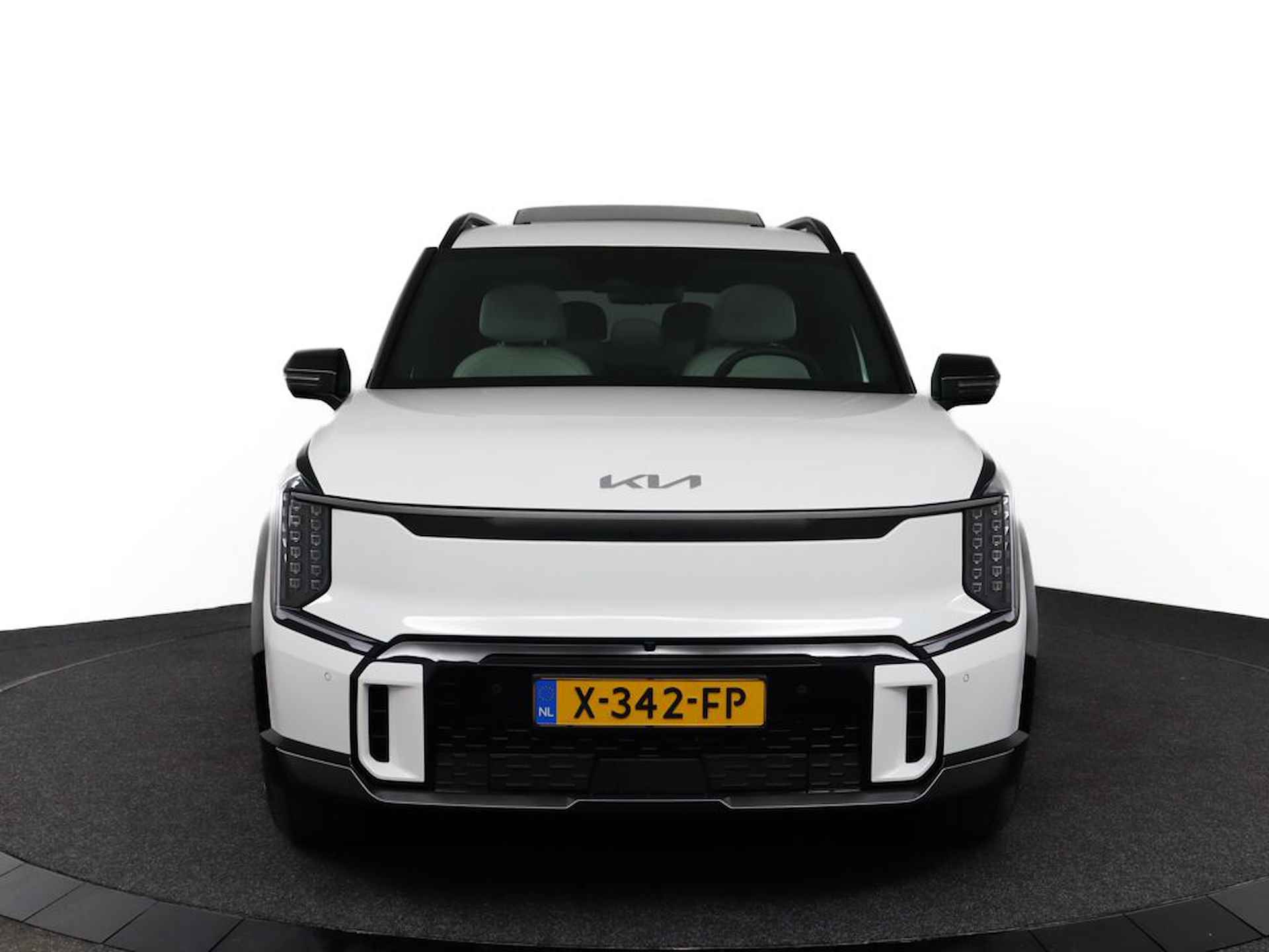 Kia EV9 Launch Edition GT-Line AWD 99.8 kWh - Navigatiesysteem 12,3 inch scherm - Batterijverwarming - Digitale Key - Head-up display - Bi-directioneel laden & Slimladen (V2G/V2H) Fabrieksgarantie tot 10-2030 - 12/82