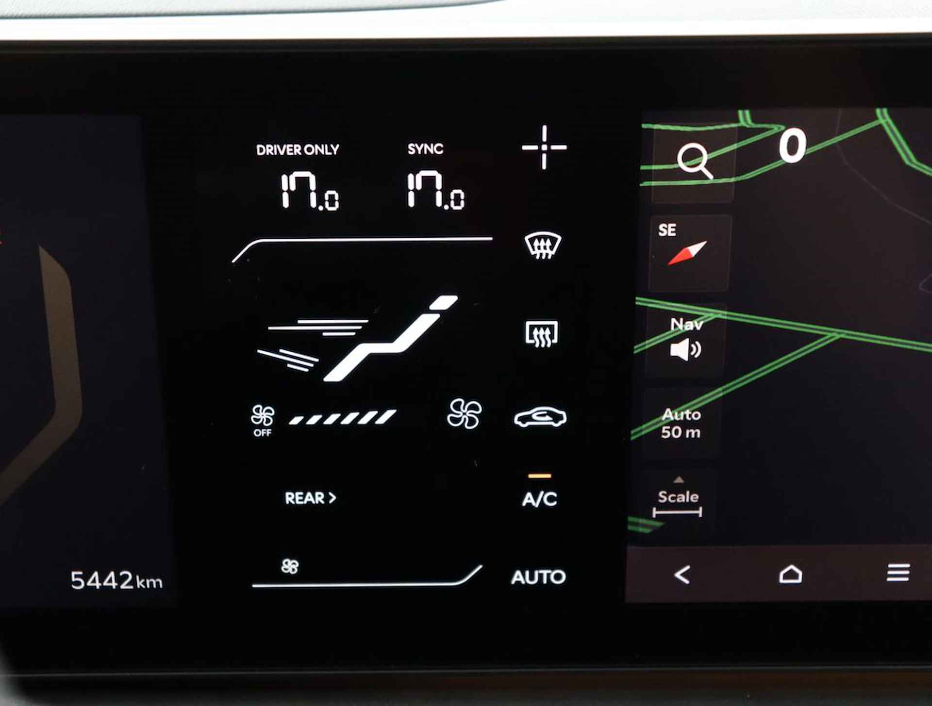 Kia EV9 Launch Edition GT-Line AWD 99.8 kWh - Navigatiesysteem 12,3 inch scherm - Batterijverwarming - Digitale Key - Head-up display - Bi-directioneel laden & Slimladen (V2G/V2H) Fabrieksgarantie tot 10-2030 - 62/82