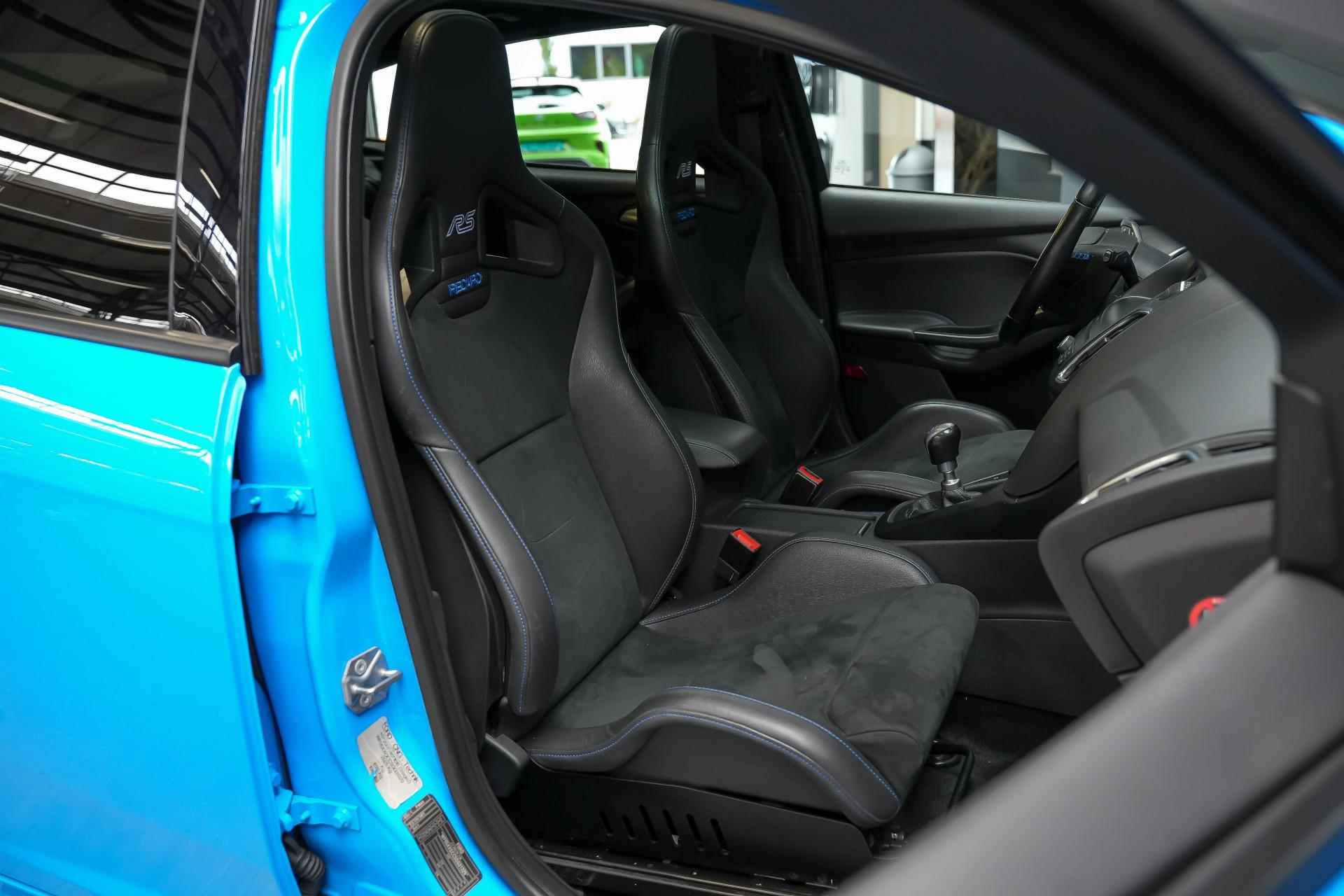 Ford Focus 2.3 350pk RS |schuifdak|schaalstoelen|cruise control|parkeer camera|navi|bluetooth|19" gesmede wielen| - 5/37