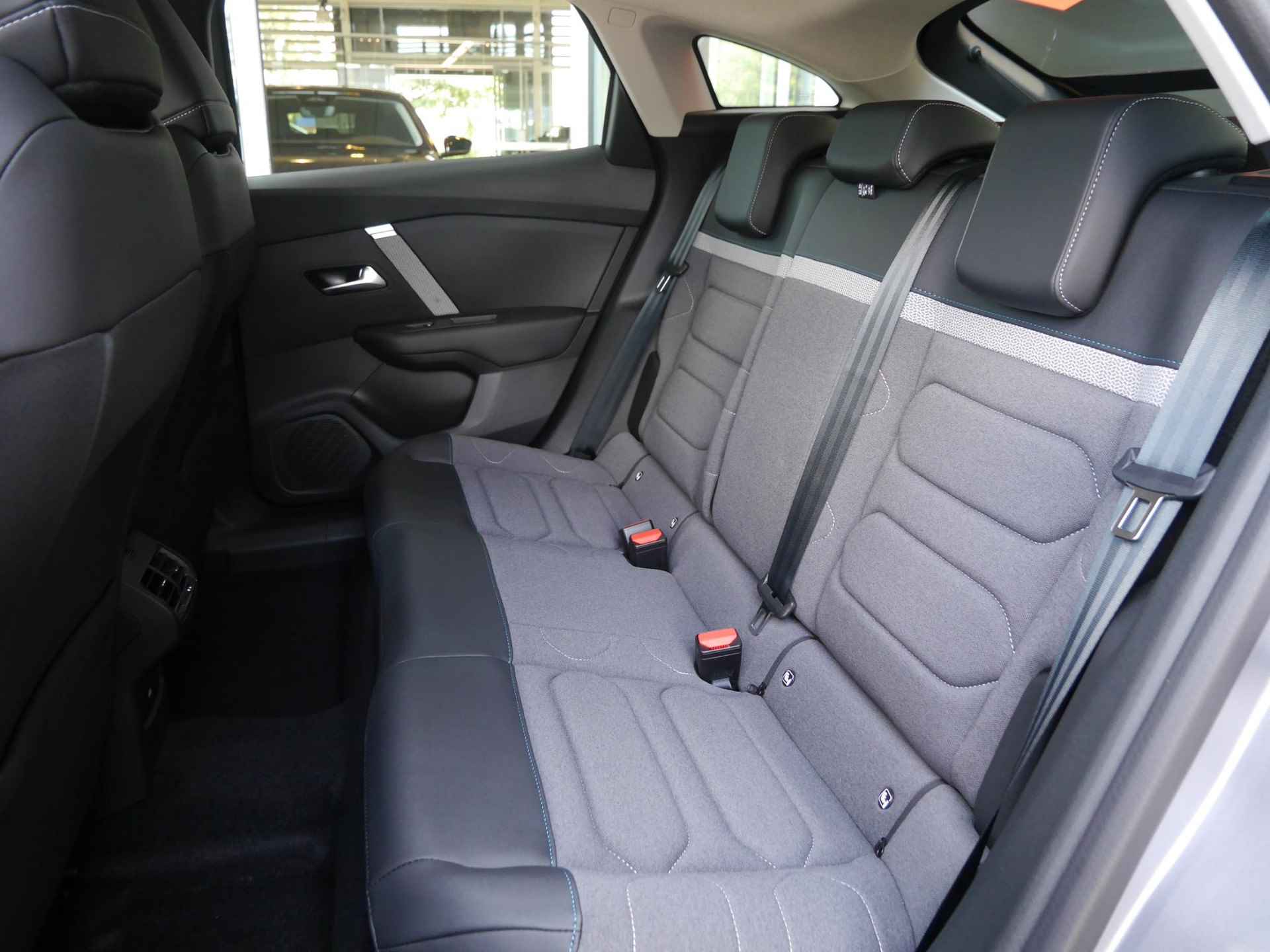 Citroen C4 1.2 Puretech 130 You | Comfort Stoelen | Parkeercamera/-sensoren (achter) | Carplay | Climate Control | Cruise Control | LED | DAB | - 11/34