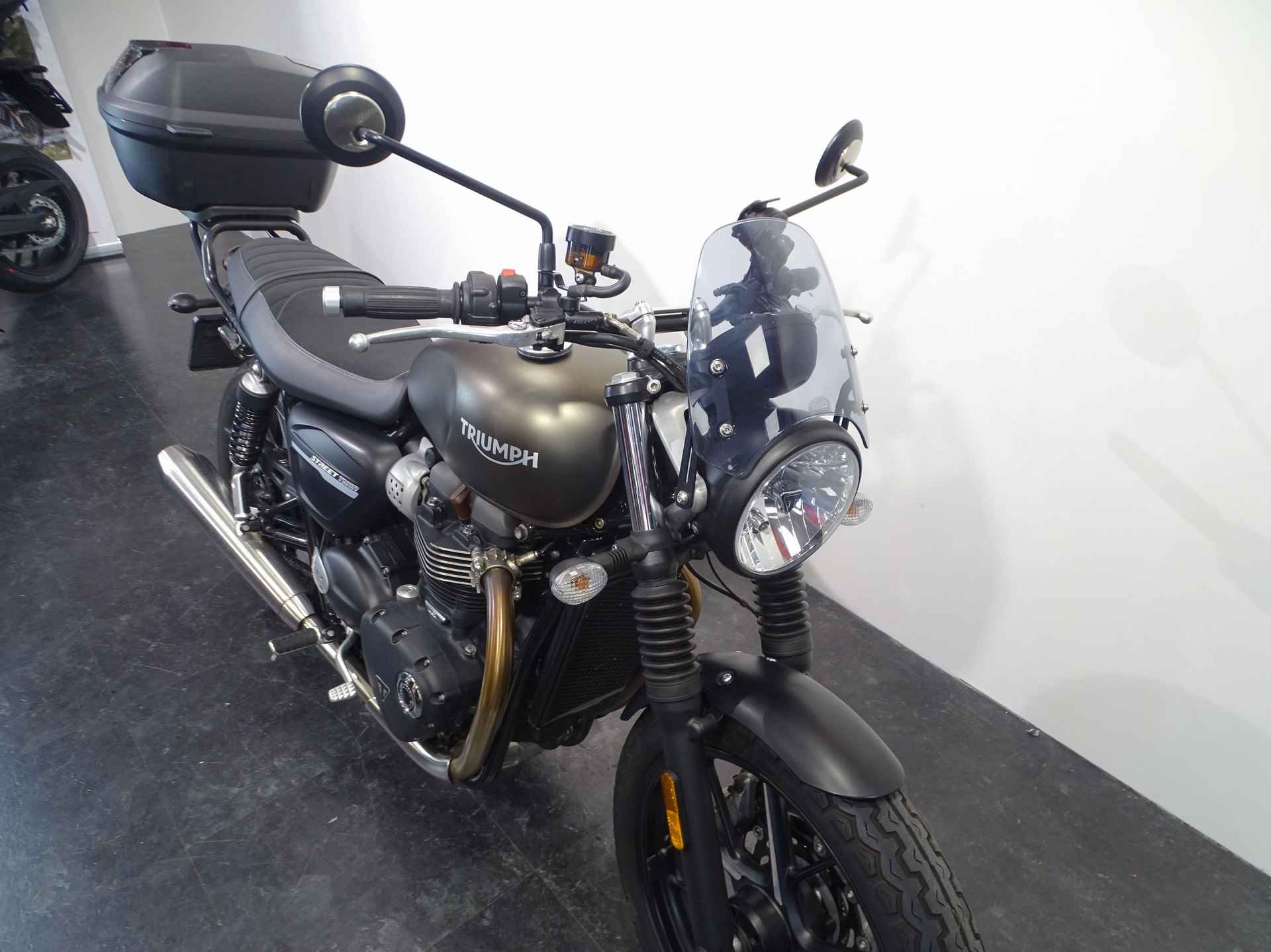 Triumph STREET TWIN ABS - 2/7