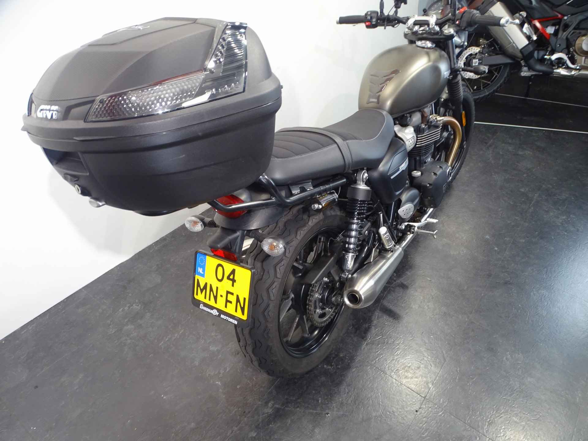 Triumph STREET TWIN ABS - 3/7