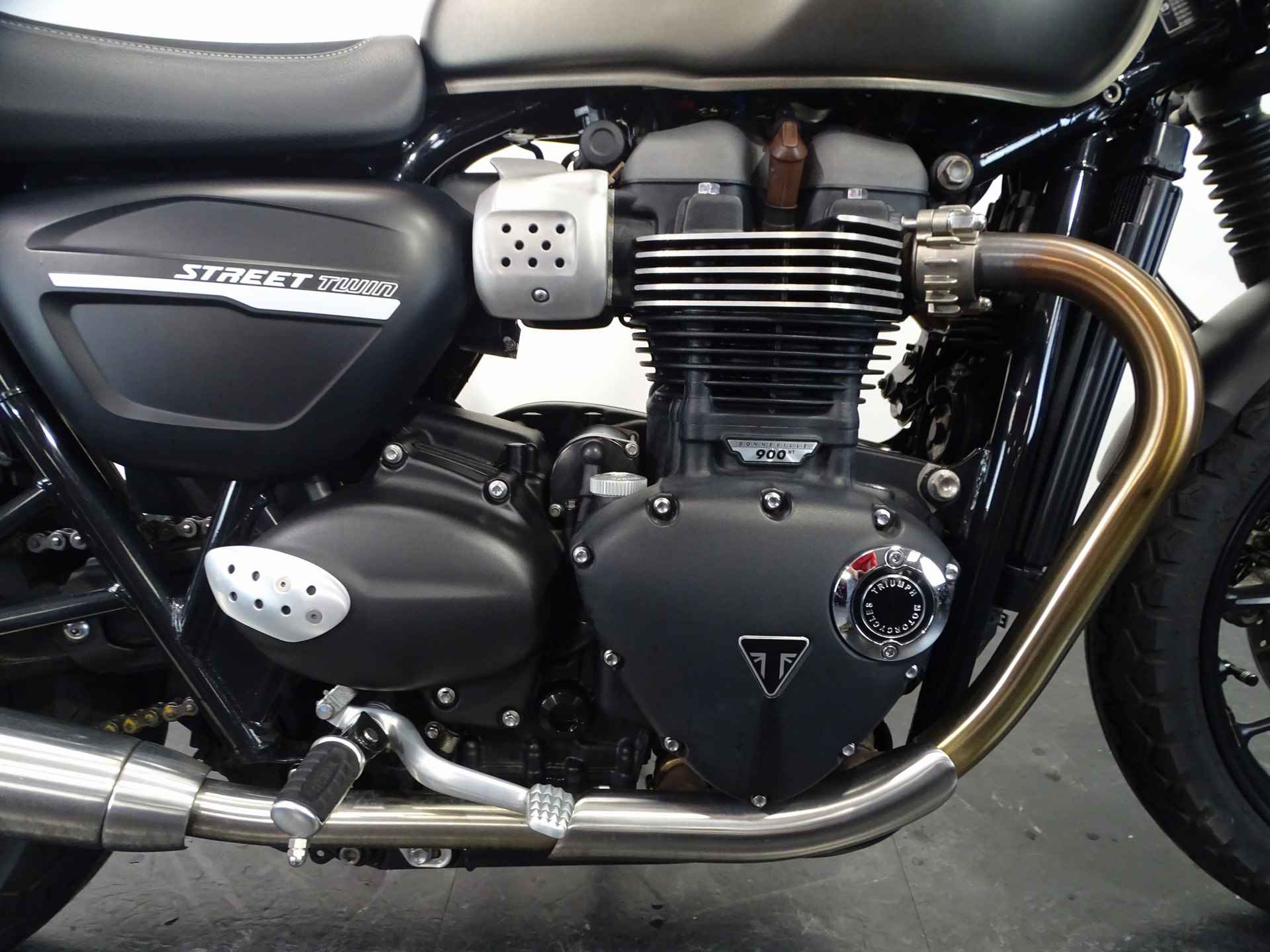 Triumph STREET TWIN ABS - 6/7