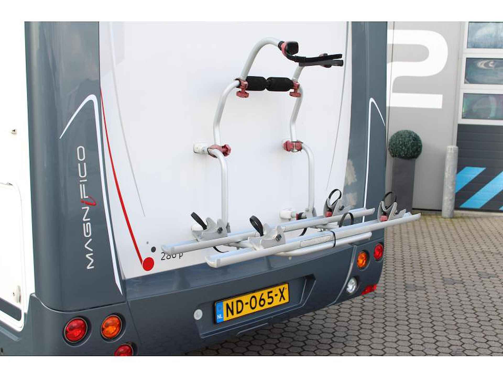 Roller Team Magnifico 286 P Lage enkele bedden 180PK - 9/24