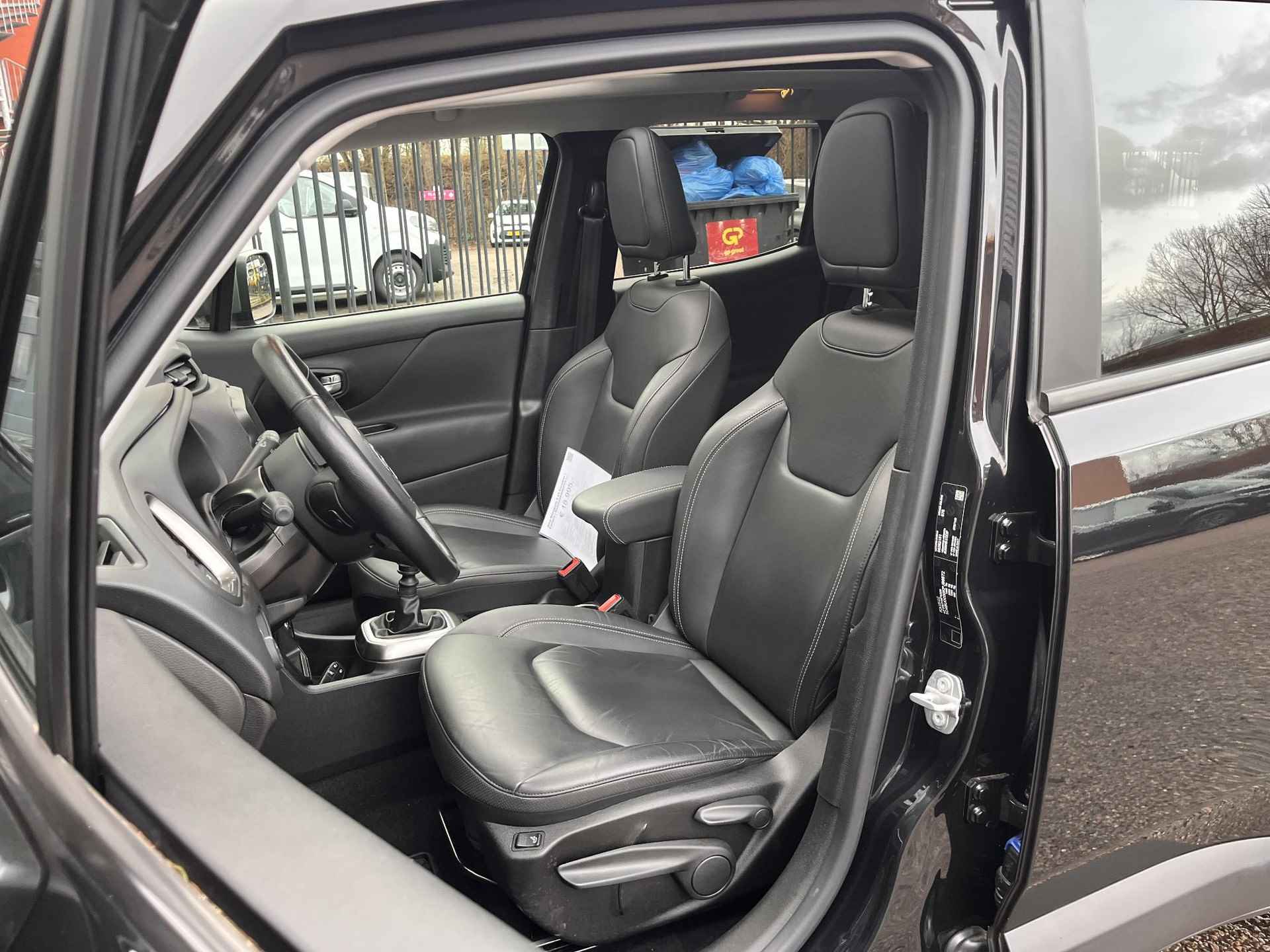 Jeep Renegade 1.0T 120PK Freedom | El. Glazen Panoramadak | Leder | Navigatie | Stoel/stuurverw. | Carplay | PDC V+A | LMV 17 inch - 21/23