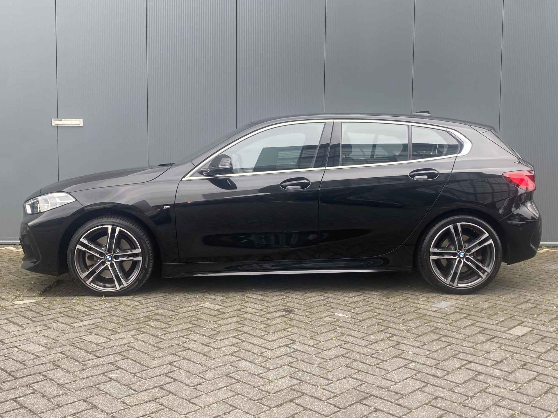 BMW 1-serie 120i High Executive Automaat | Leder | Climate | Camera | Navigatie | NL. Auto | Full - LED | Winterpakket | Afn. Trekhaak | 18' - 2/34