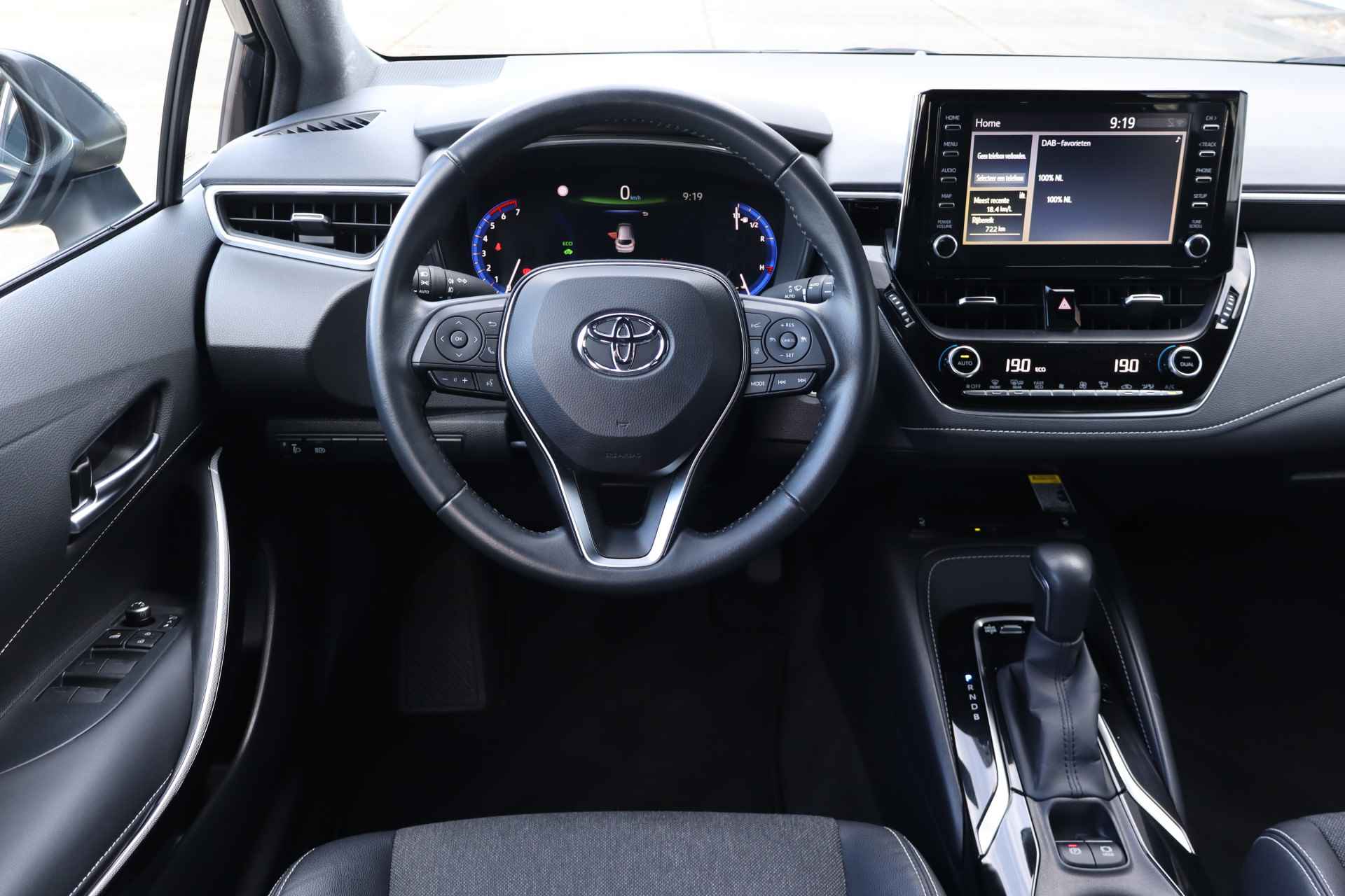 Toyota Corolla Touring Sports 1.8 Hybrid Dynamic NL-Auto!! Camera I Apple Car-Play I Led verlichting -- 2de Pinksterdag open van 11.00 t/m 15.30 uur -- - 8/32