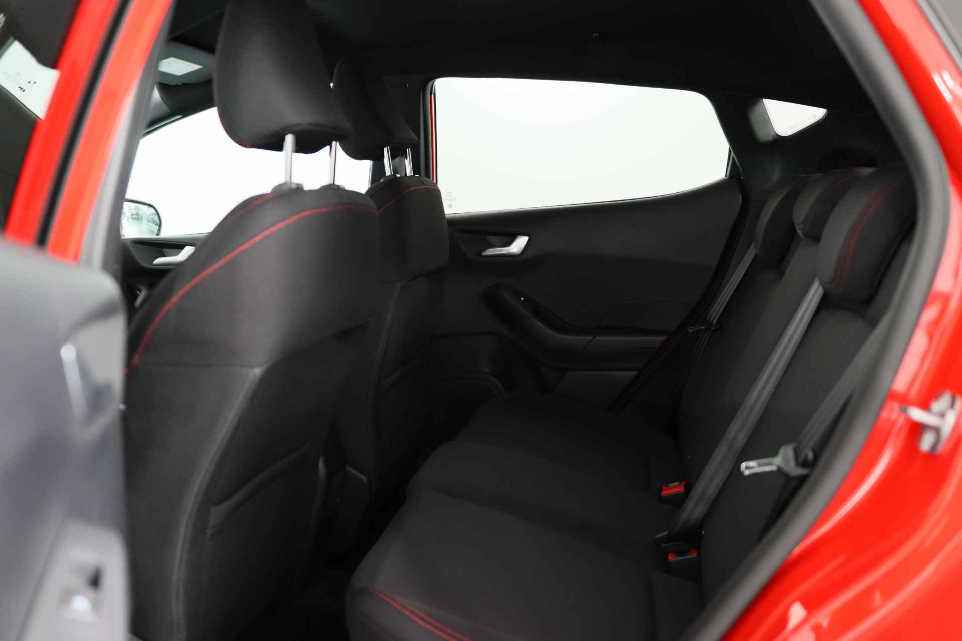 Ford Fiesta 1.0 EcoBoost Hybrid 125pk ST-Line | Automaat | Navi by App | Clima | Cruise | Winter pack | Led | Parkeersensoren | - 30/32