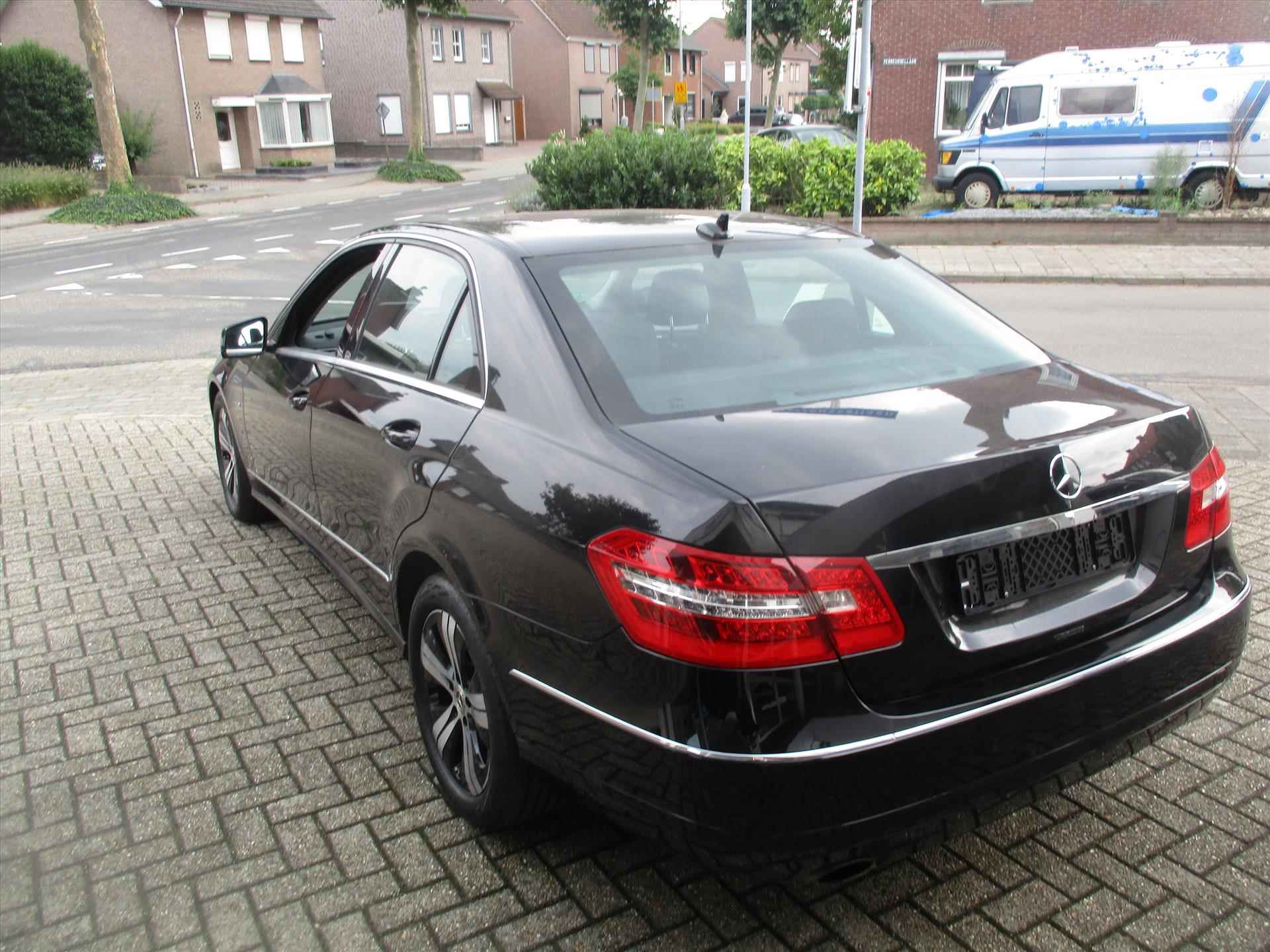 Mercedes E-Klasse E200 CGI BlueEfficiency Aut. Elegance - 4/9