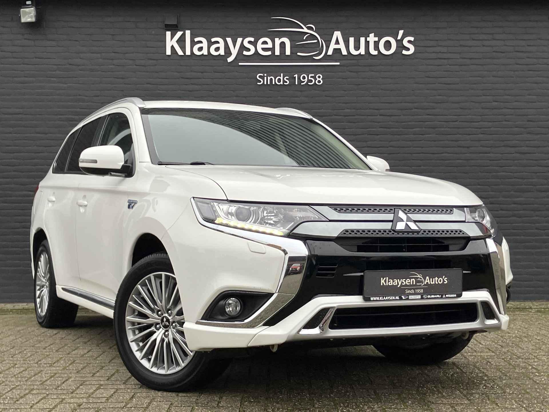 Mitsubishi Outlander 2.4 PHEV 225 pk Intense+ 4WD AUT. | dealer onderhouden | navigatie | trekhaak | leder/alcantara | camera - 4/37