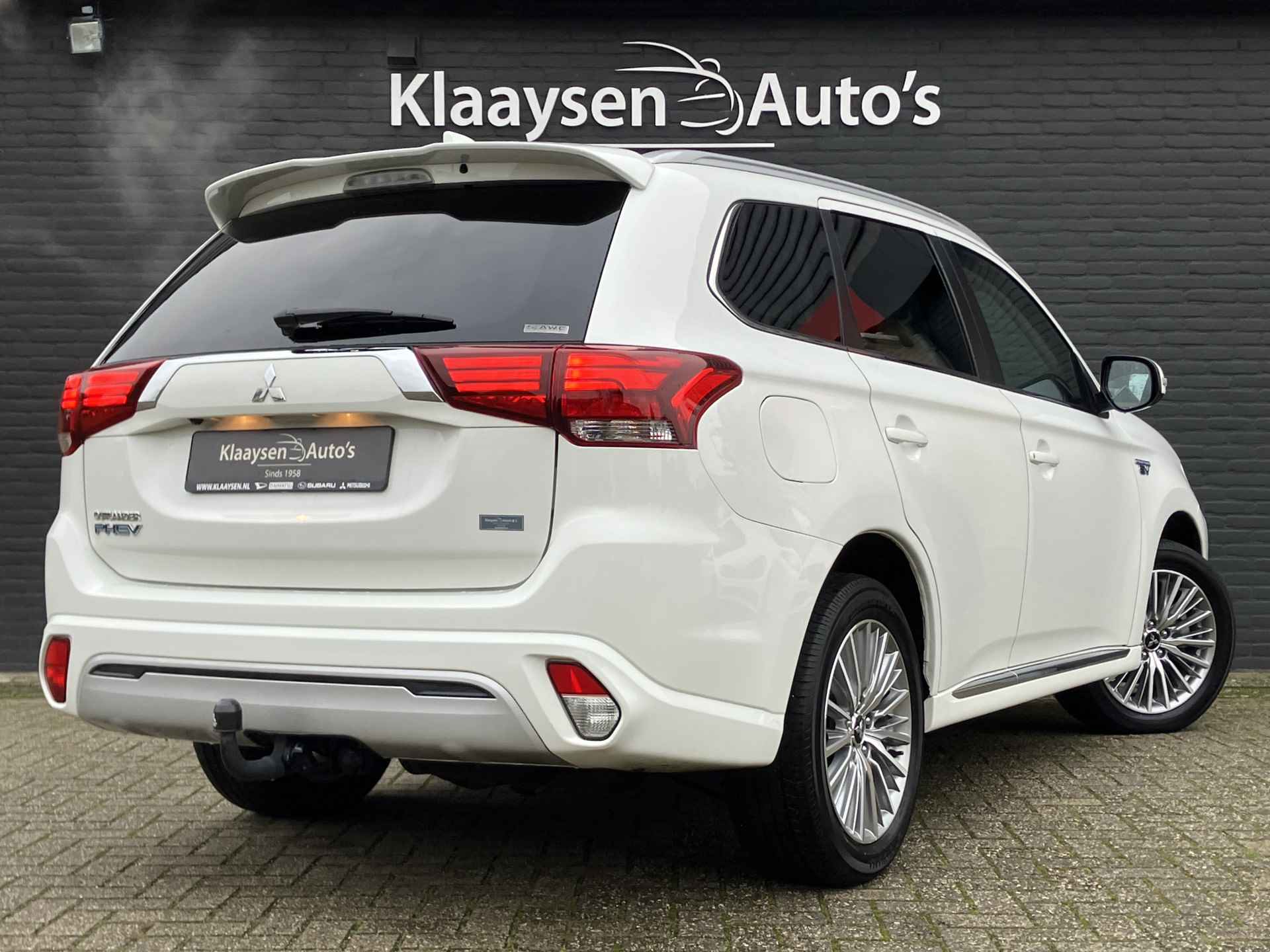 Mitsubishi Outlander 2.4 PHEV 225 pk Intense+ 4WD AUT. | dealer onderhouden | navigatie | trekhaak | leder/alcantara | camera - 6/37