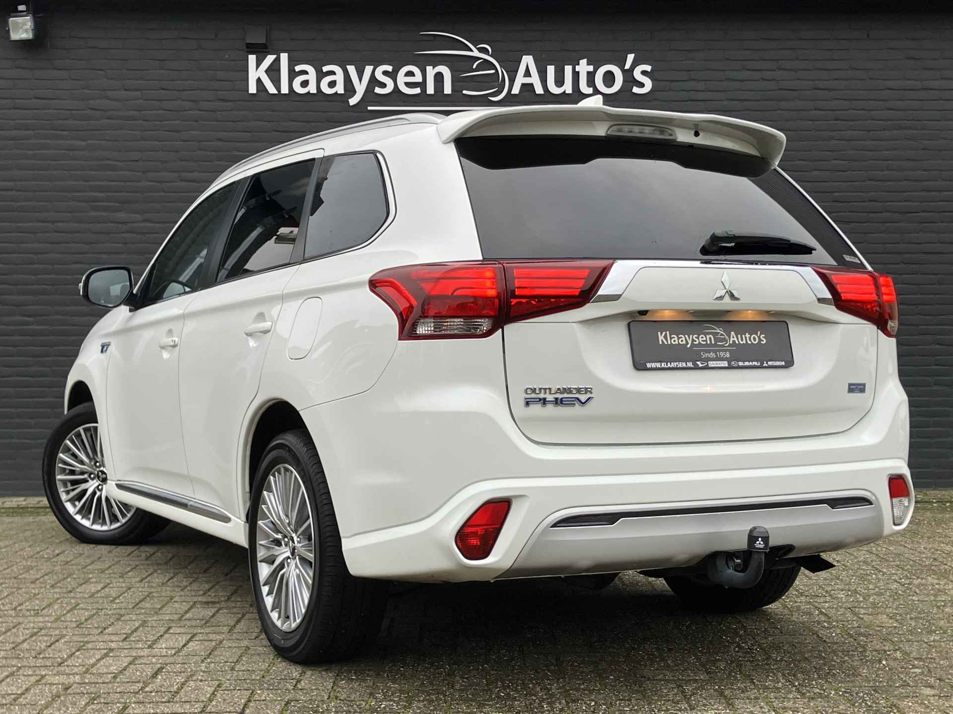 Mitsubishi Outlander 2.4 PHEV 225 pk Intense+ 4WD AUT. | dealer onderhouden | navigatie | trekhaak | leder/alcantara | camera - 8/37