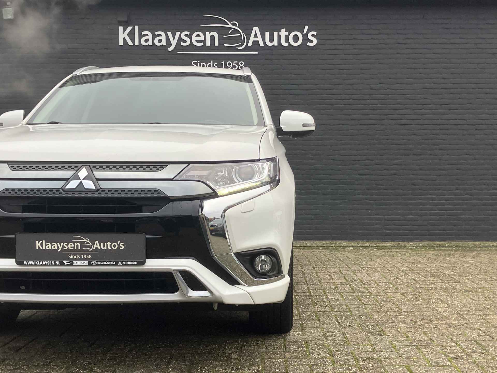 Mitsubishi Outlander 2.4 PHEV 225 pk Intense+ 4WD AUT. | dealer onderhouden | navigatie | trekhaak | leder/alcantara | camera - 10/37