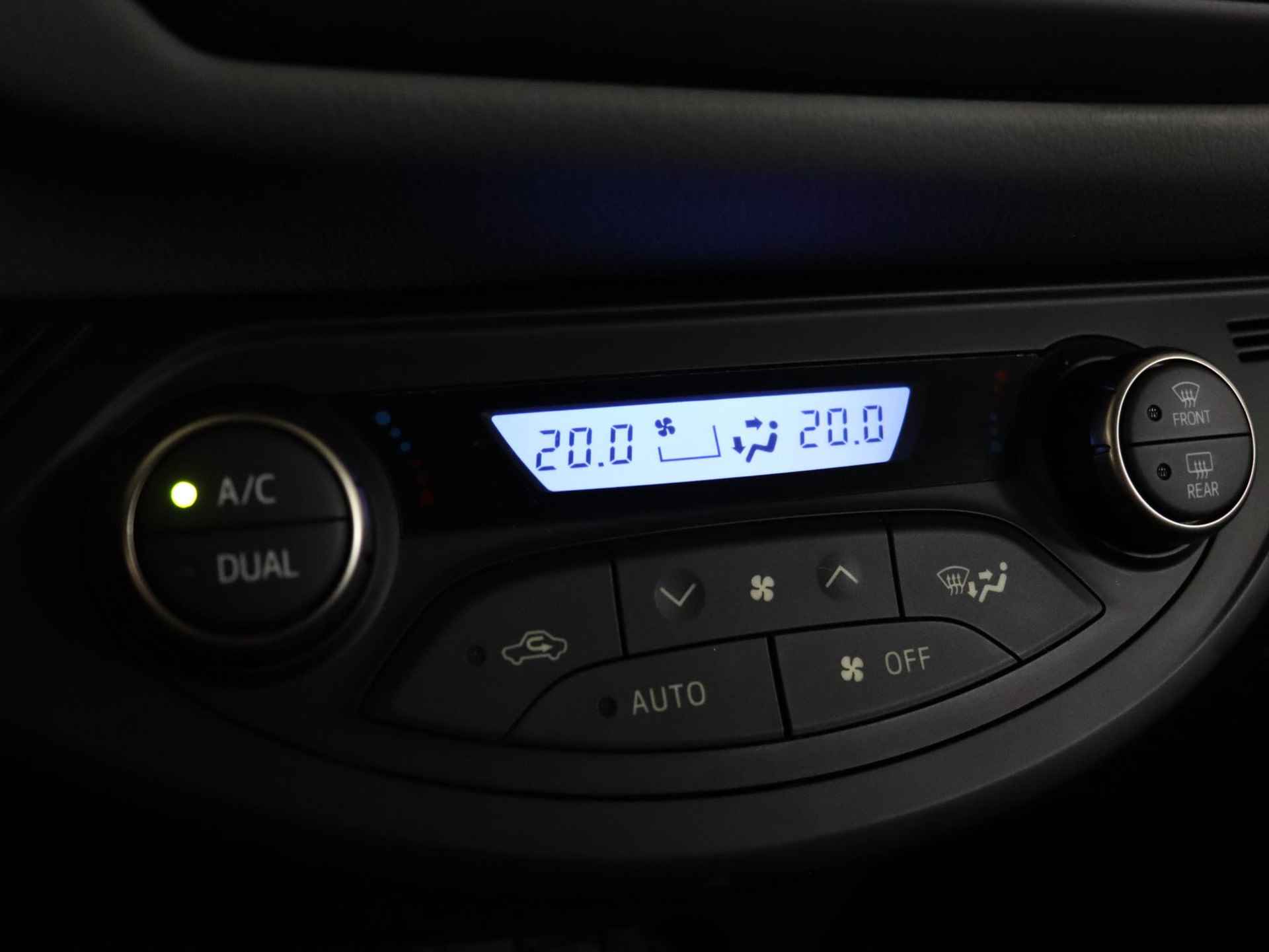 Toyota Yaris 1.5 Hybrid Now Dealer onderhouden, Climate Control, Radio/CD, Automaat, Trekhaak - 22/29