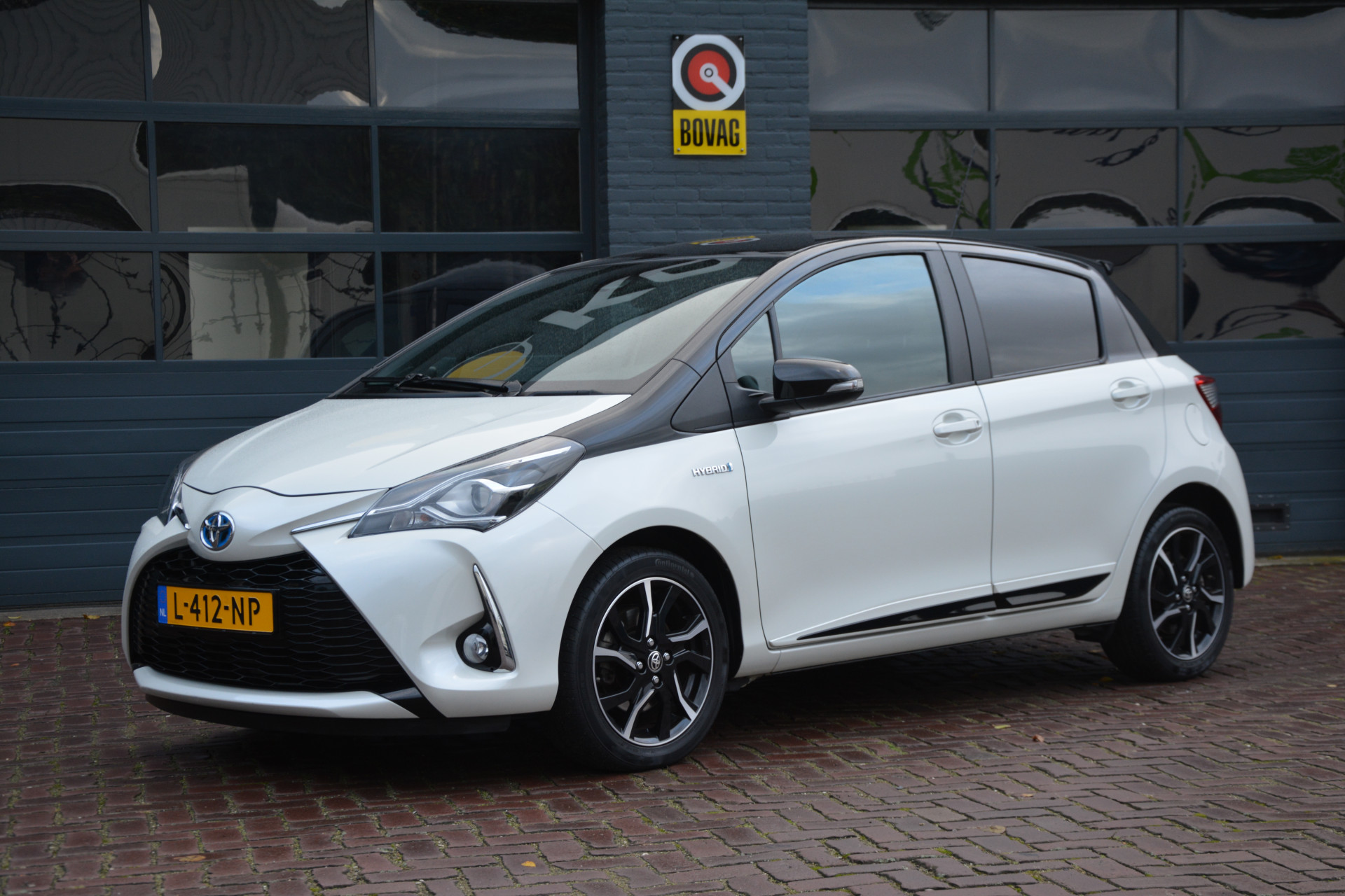 Toyota Yaris 1.5 Hybrid Premium Bi-Tone bij viaBOVAG.nl