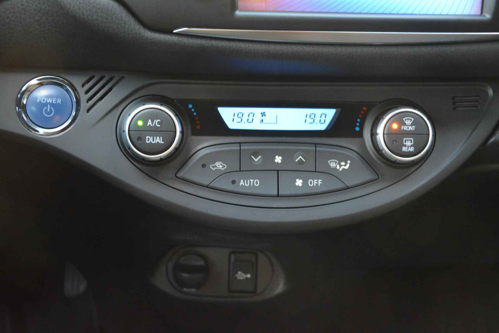 Toyota Yaris 1.5 Hybrid Premium Bi-Tone - 15/25