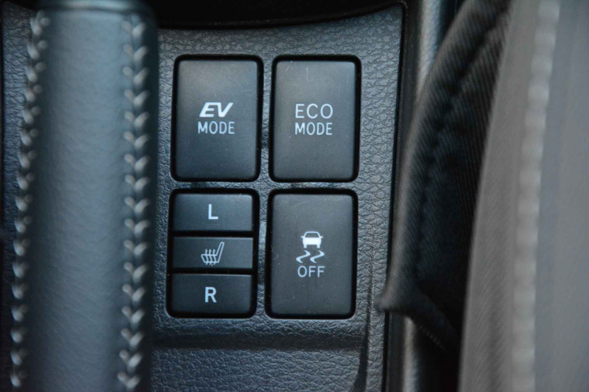 Toyota Yaris 1.5 Hybrid Premium Bi-Tone - 23/25