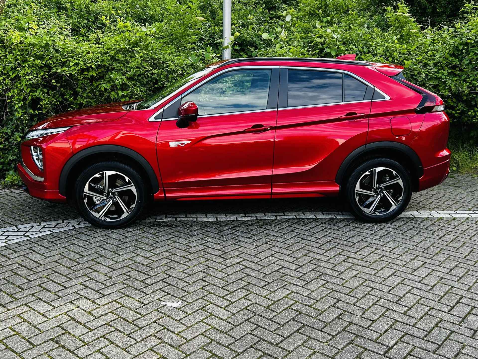 Mitsubishi Eclipse Cross 2.4 PHEV Executive | € 8000,- VOORRAAD KORTING | op = op  AUTOMAAT | APPLE/ANDROID AUTO  | CRUISE | CLIMATE | NAVI , STOELVERWARMING . - 2/29