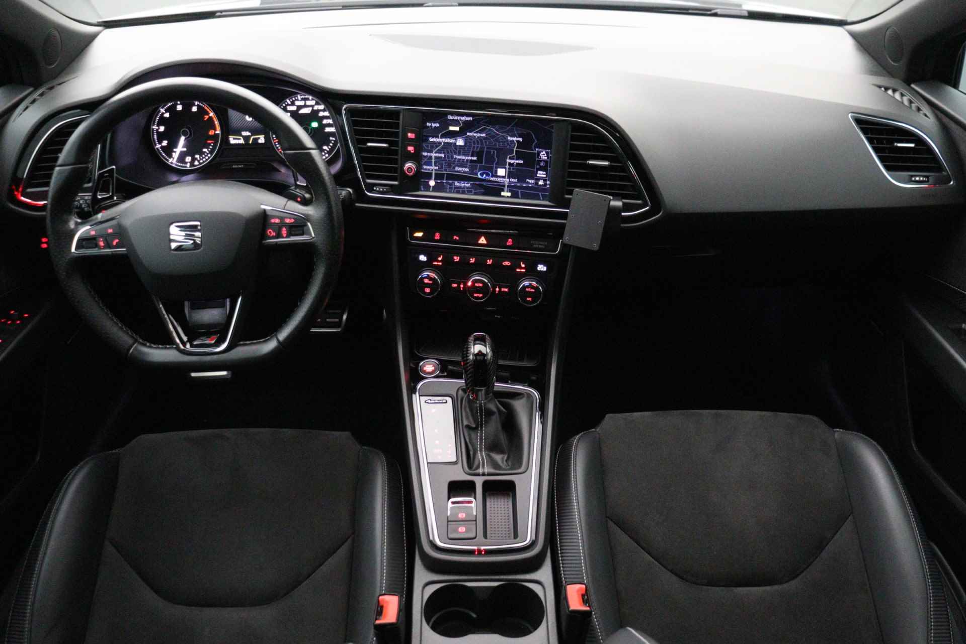 SEAT León ST 2.0 TSI CUPRA 300 | Panoramadak | Camera | Apple carplay | Leder/alcantara | LED - 2/35