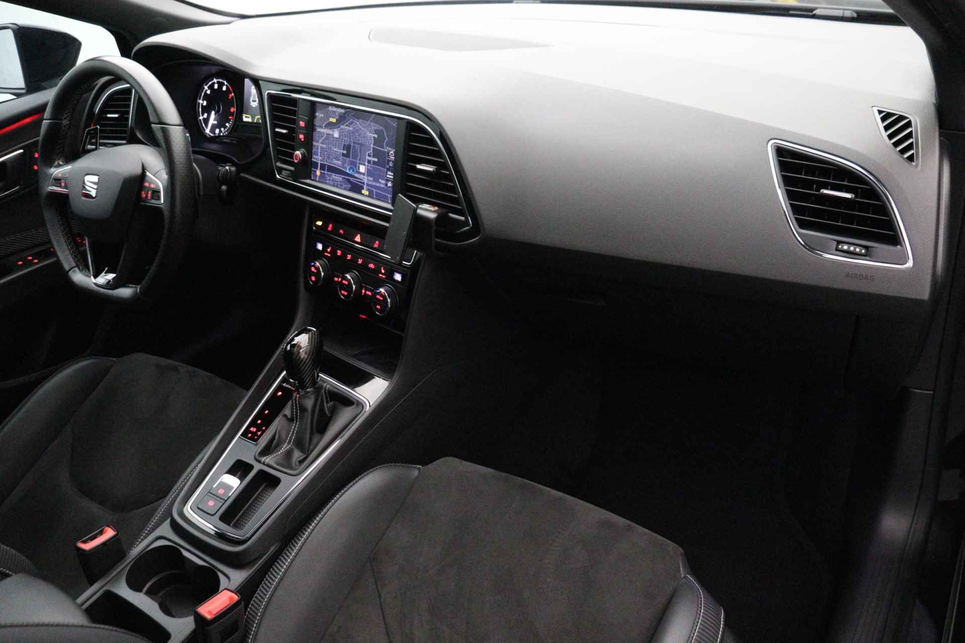SEAT León ST 2.0 TSI CUPRA 300 | Panoramadak | Camera | Apple carplay | Leder/alcantara | LED - 14/35