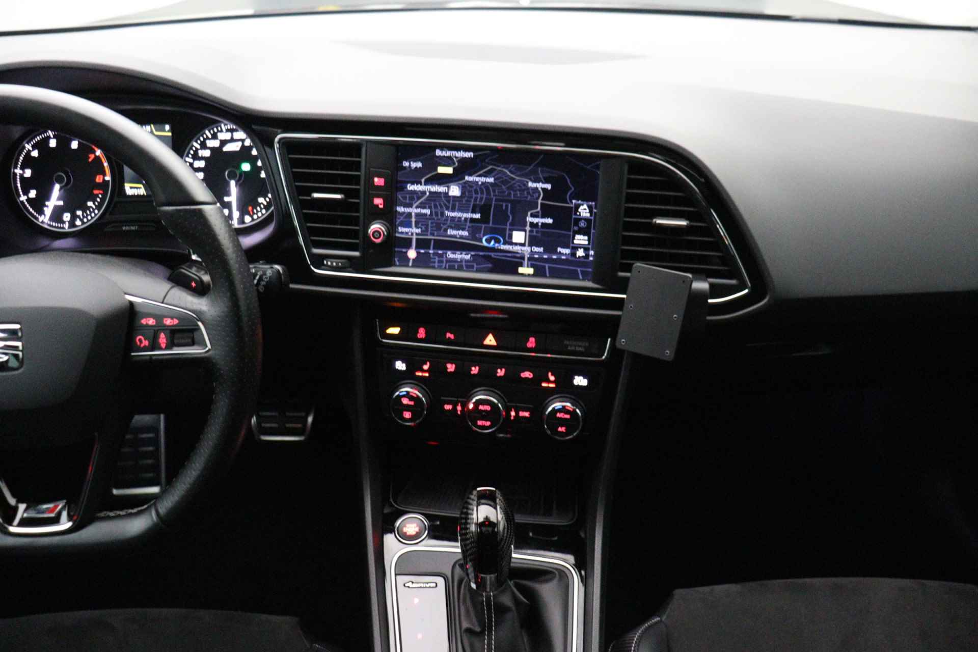 SEAT León ST 2.0 TSI CUPRA 300 | Panoramadak | Camera | Apple carplay | Leder/alcantara | LED - 18/35