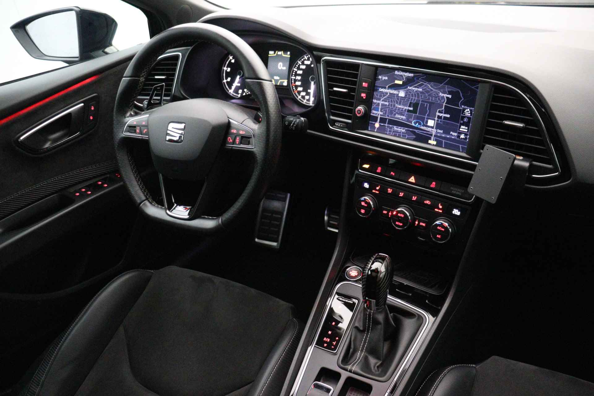 SEAT León ST 2.0 TSI CUPRA 300 | Panoramadak | Camera | Apple carplay | Leder/alcantara | LED - 19/35