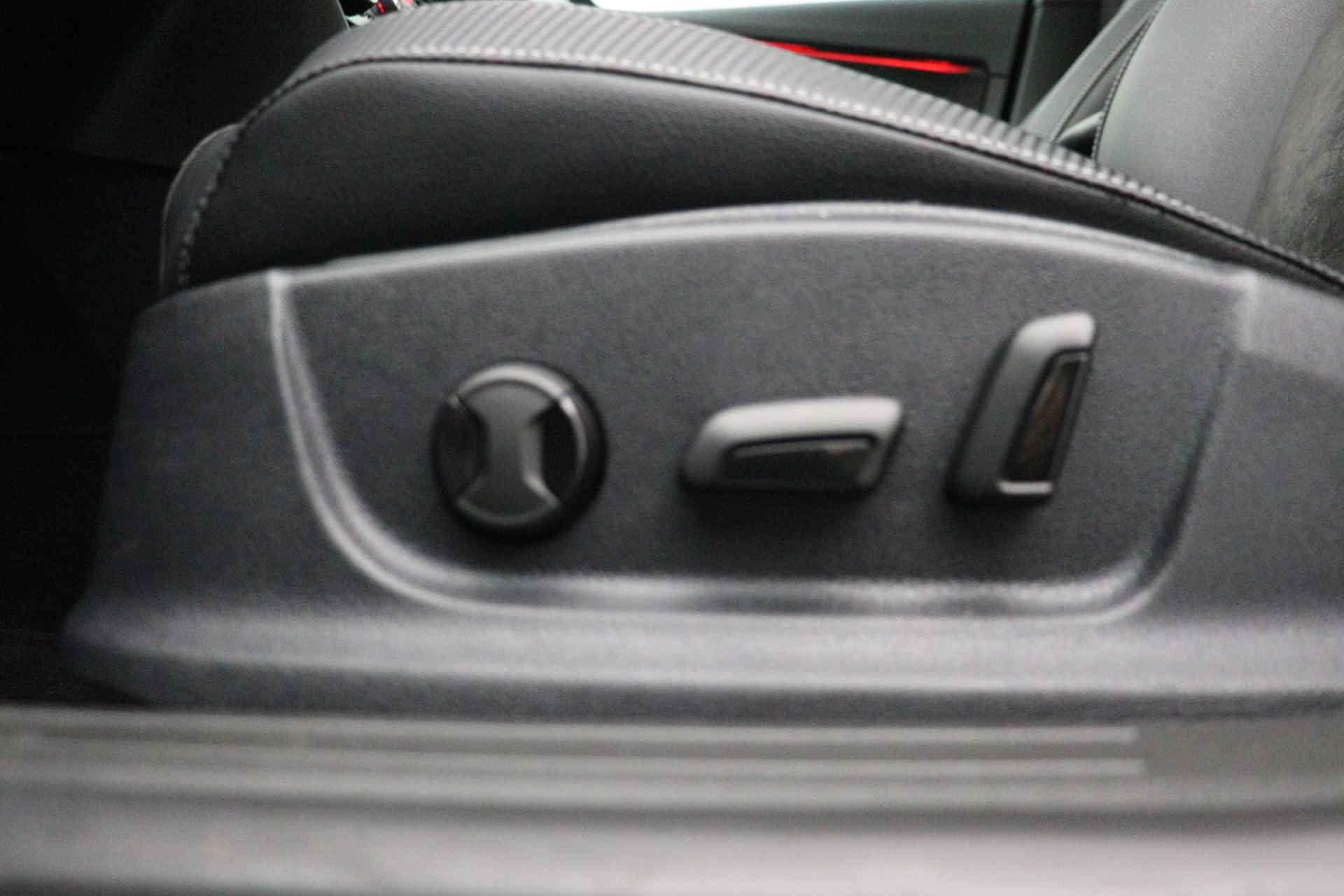 SEAT León ST 2.0 TSI CUPRA 300 | Panoramadak | Camera | Apple carplay | Leder/alcantara | LED - 30/35
