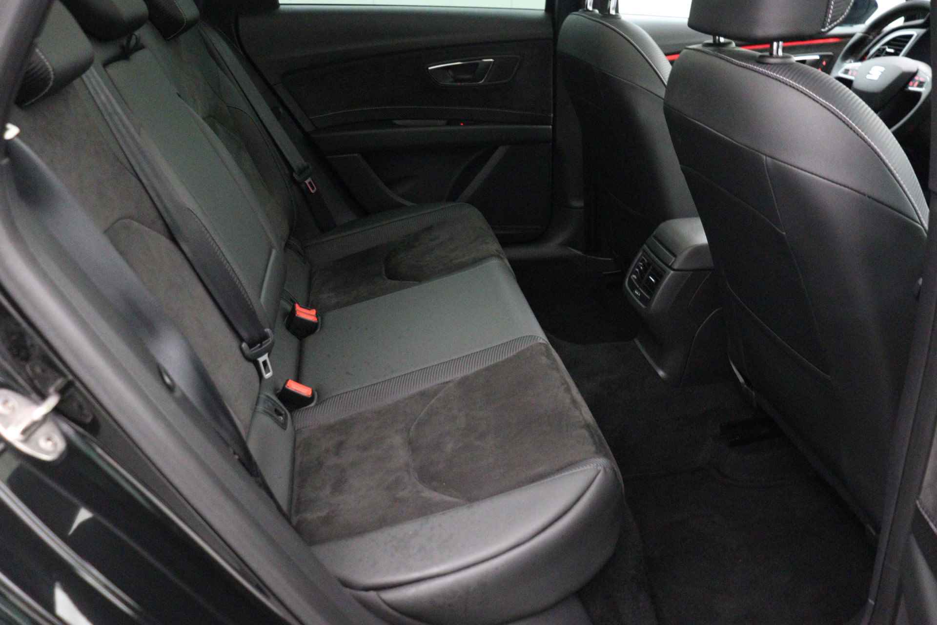SEAT León ST 2.0 TSI CUPRA 300 | Panoramadak | Camera | Apple carplay | Leder/alcantara | LED - 34/35