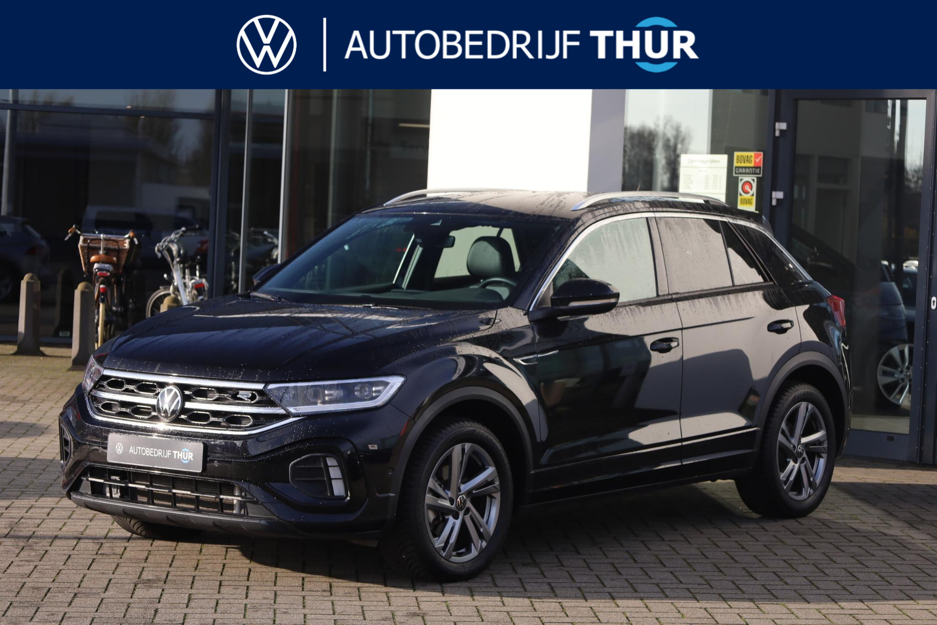 Volkswagen T-Roc 1.5 TSI R-Line 150PK / 110kW DSG, Digital cockpit, R-Line in- en exterieur, achteruitrijcamera, navigatie, spiegel pakket, park assist, light assist, LED plus, adaptieve cruise control (acc), licht & regensensor, climatronic, draadloos Apple Carplay / Android Auto, sport comfort stoelen, ambiente verlichting, 17" 'Valencia' LMV