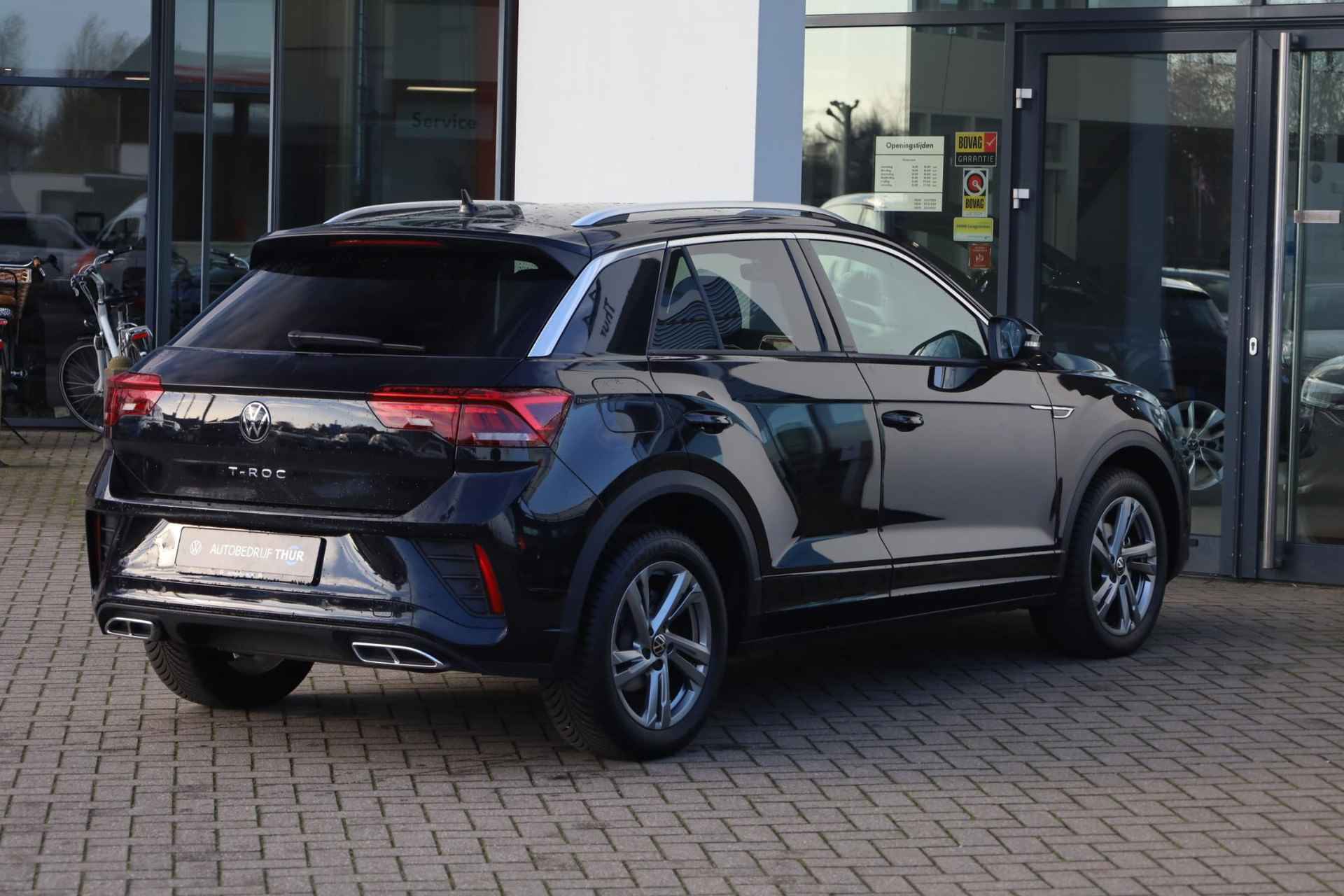 Volkswagen T-Roc 1.5 TSI R-Line 150PK / 110kW DSG, Digital cockpit, R-Line in- en exterieur, achteruitrijcamera, navigatie, spiegel pakket, park assist, light assist, LED plus, adaptieve cruise control (acc), licht & regensensor, climatronic, draadloos Apple Carplay / Android Auto, sport comfort stoelen, ambiente verlichting, 17" 'Valencia' LMV - 2/36