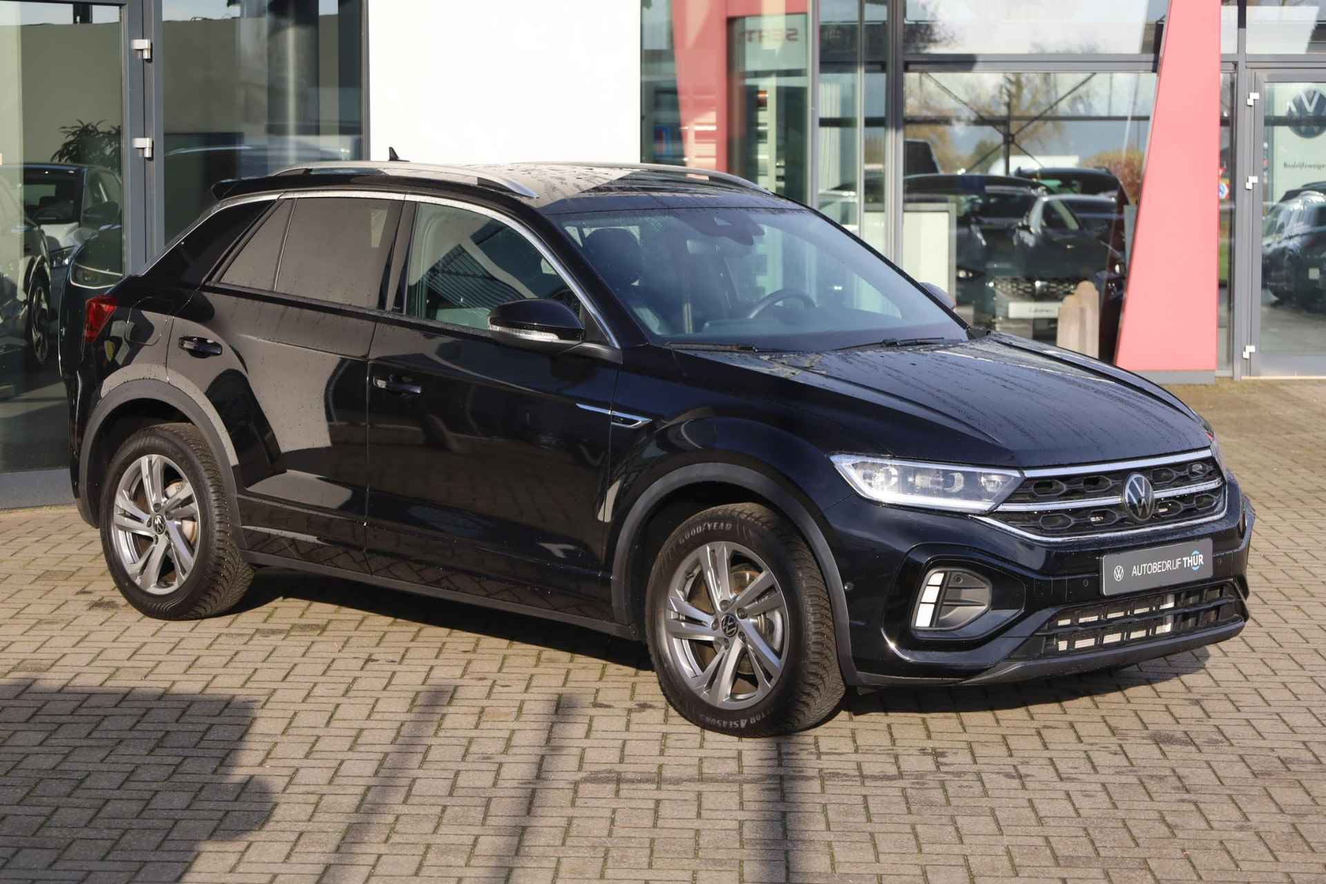 Volkswagen T-Roc 1.5 TSI R-Line 150PK / 110kW DSG, Digital cockpit, R-Line in- en exterieur, achteruitrijcamera, navigatie, spiegel pakket, park assist, light assist, LED plus, adaptieve cruise control (acc), licht & regensensor, climatronic, draadloos Apple Carplay / Android Auto, sport comfort stoelen, ambiente verlichting, 17" 'Valencia' LMV - 5/36