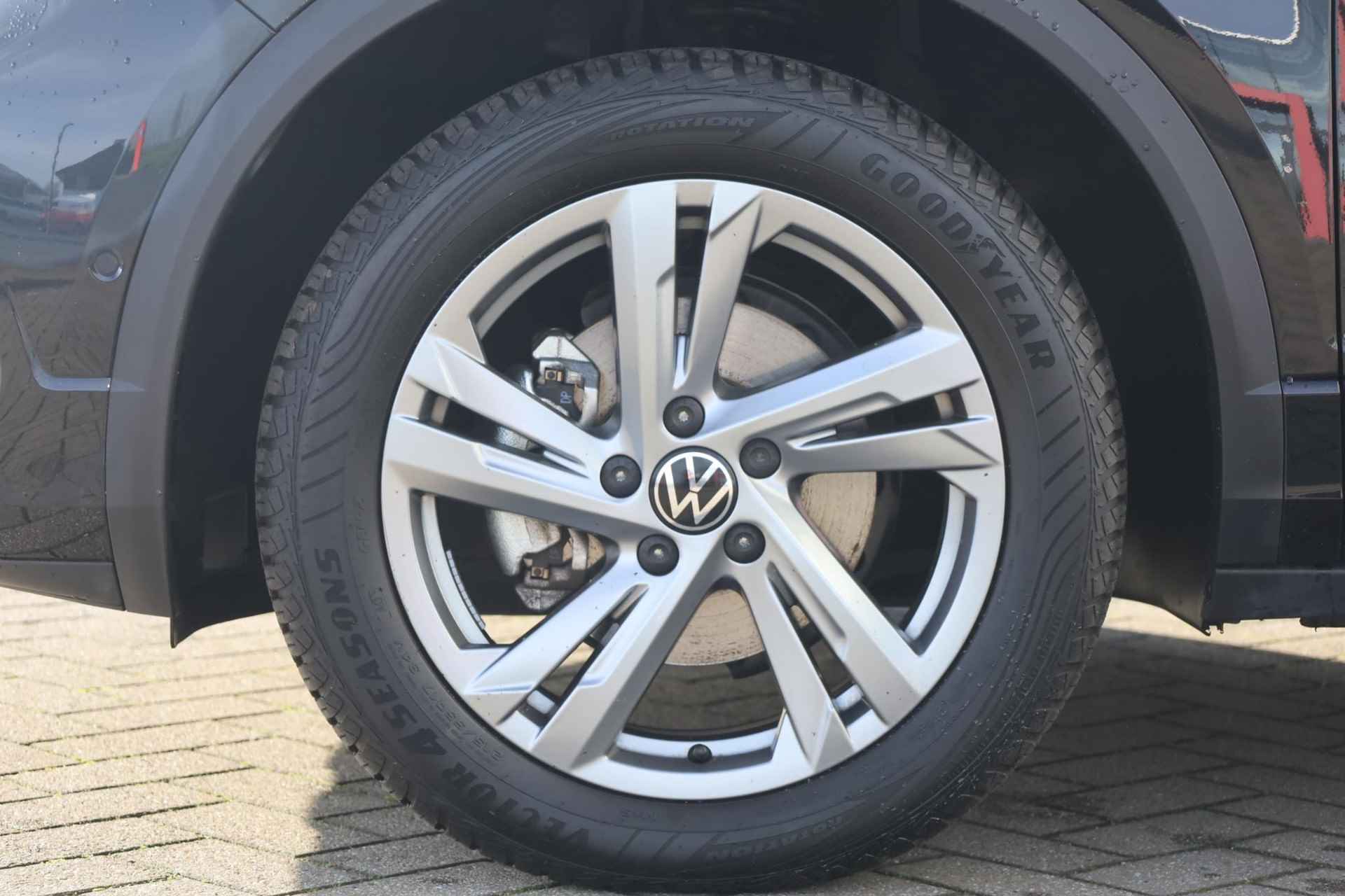 Volkswagen T-Roc 1.5 TSI R-Line 150PK / 110kW DSG, Digital cockpit, R-Line in- en exterieur, achteruitrijcamera, navigatie, spiegel pakket, park assist, light assist, LED plus, adaptieve cruise control (acc), licht & regensensor, climatronic, draadloos Apple Carplay / Android Auto, sport comfort stoelen, ambiente verlichting, 17" 'Valencia' LMV - 8/36