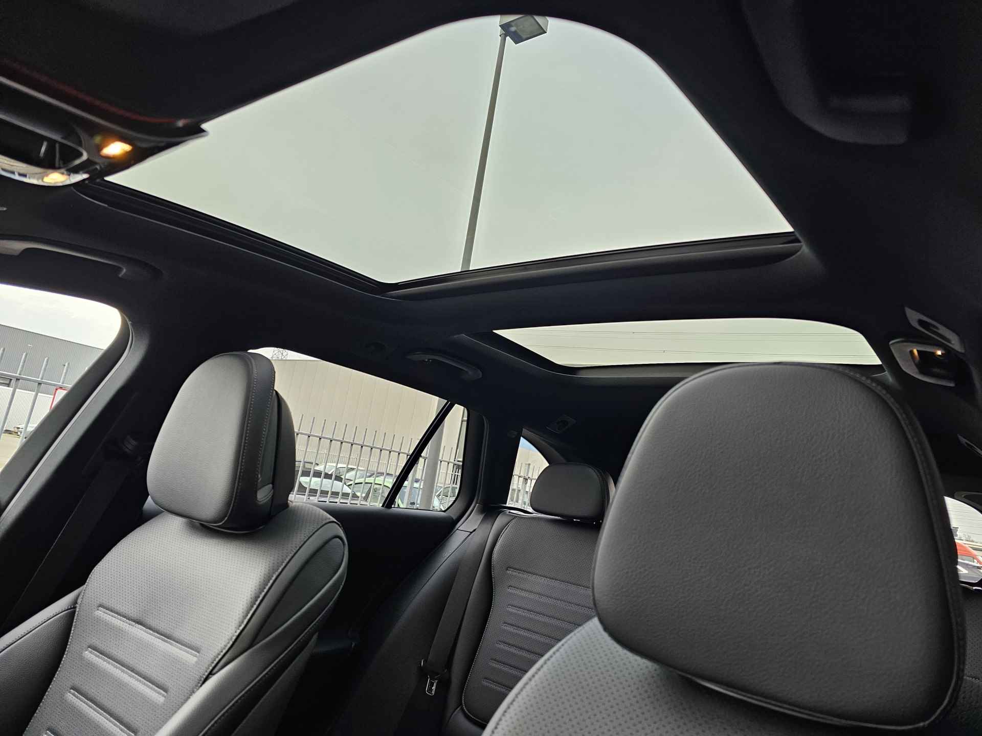 Mercedes-Benz C-Klasse C 180 Estate Premium AMG Line | Panoramadak | Memorypakket | 360° Camera - 19/19