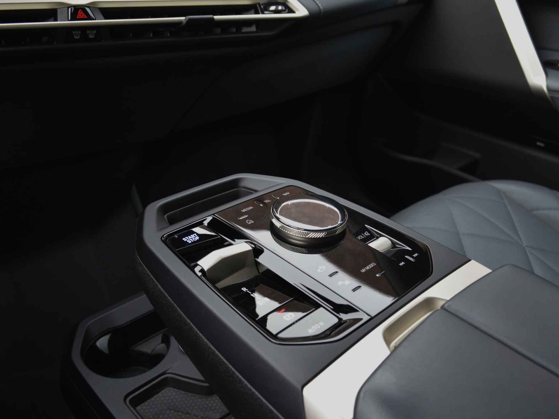 BMW iX xDrive40 High Executive Sportpakket CoPilot - 25/25