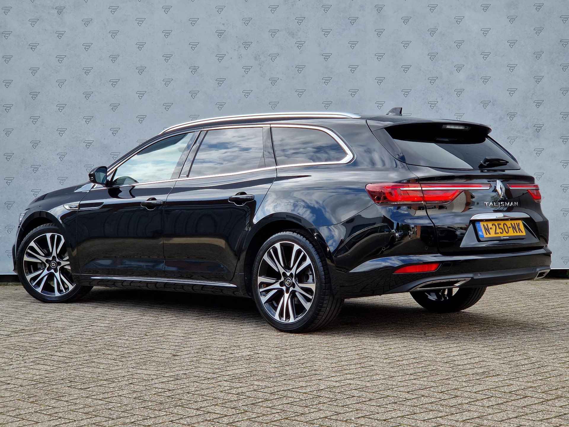 Renault Talisman Estate 1.3 TCe Business Initiale Paris Automaat | 4Control | Panoramdak | Stoelventilatie | BOSE | Leder | Camera |HUD | Navi | BSD | PDC | Cruise | LED | - 3/31