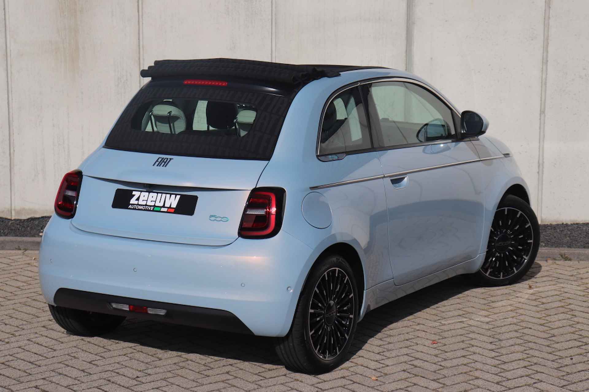 Fiat 500e Cabrio La Prima 42 kWh | Technology | Winter | 17" - 8/40