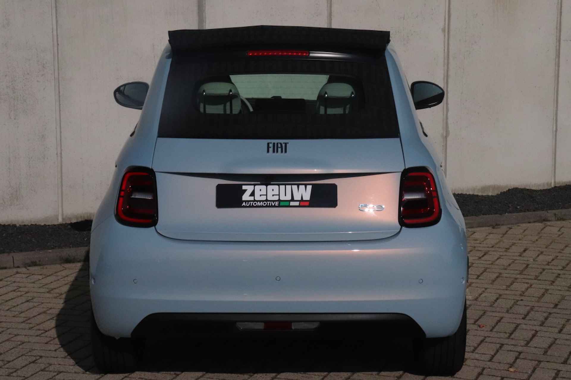 Fiat 500e Cabrio La Prima 42 kWh | Technology | Winter | 17" - 11/40