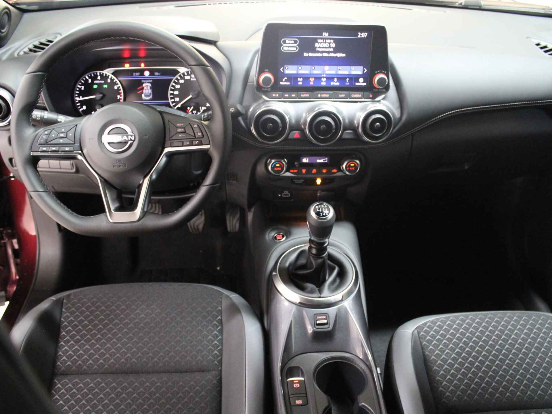 Nissan Juke 1.0 DIG-T N-Design / Navigatie / 19" LM velgen / Apple Carplay & Android Auto / Climate control / Camera / Bluetooth / Keyless / Cruise / - 2/50