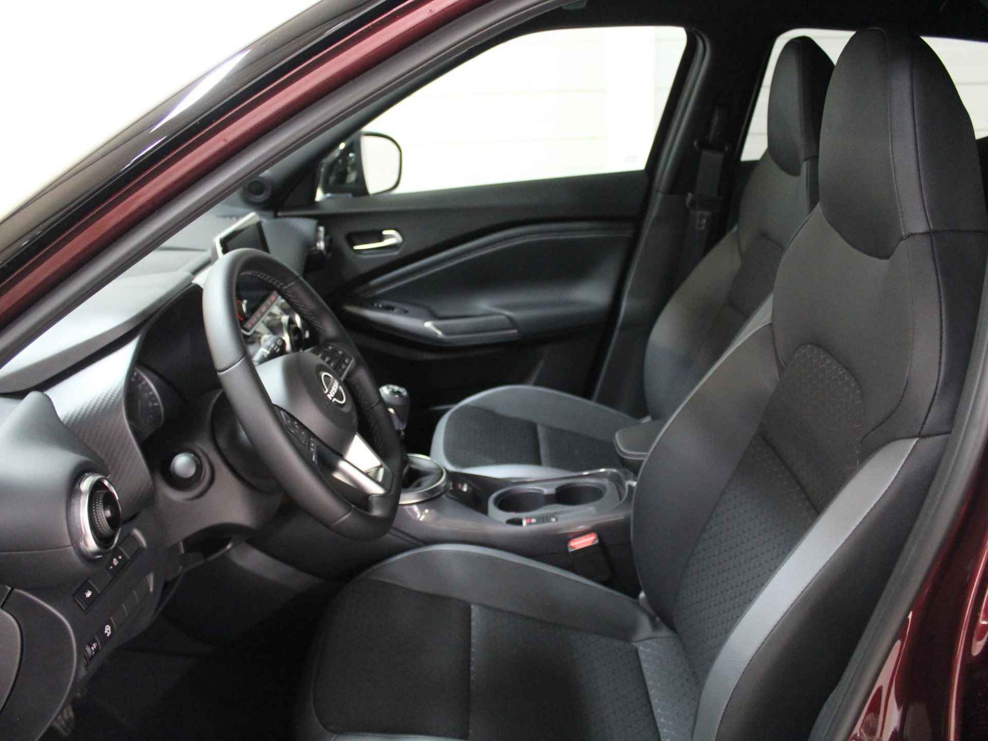Nissan Juke 1.0 DIG-T N-Design / Navigatie / 19" LM velgen / Apple Carplay & Android Auto / Climate control / Camera / Bluetooth / Keyless / Cruise / - 6/50