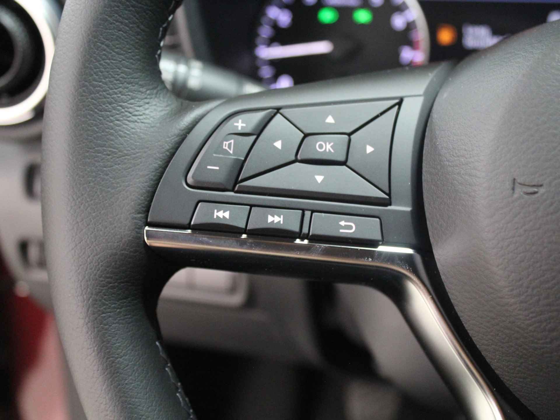 Nissan Juke 1.0 DIG-T N-Design / Navigatie / 19" LM velgen / Apple Carplay & Android Auto / Climate control / Camera / Bluetooth / Keyless / Cruise / - 10/50