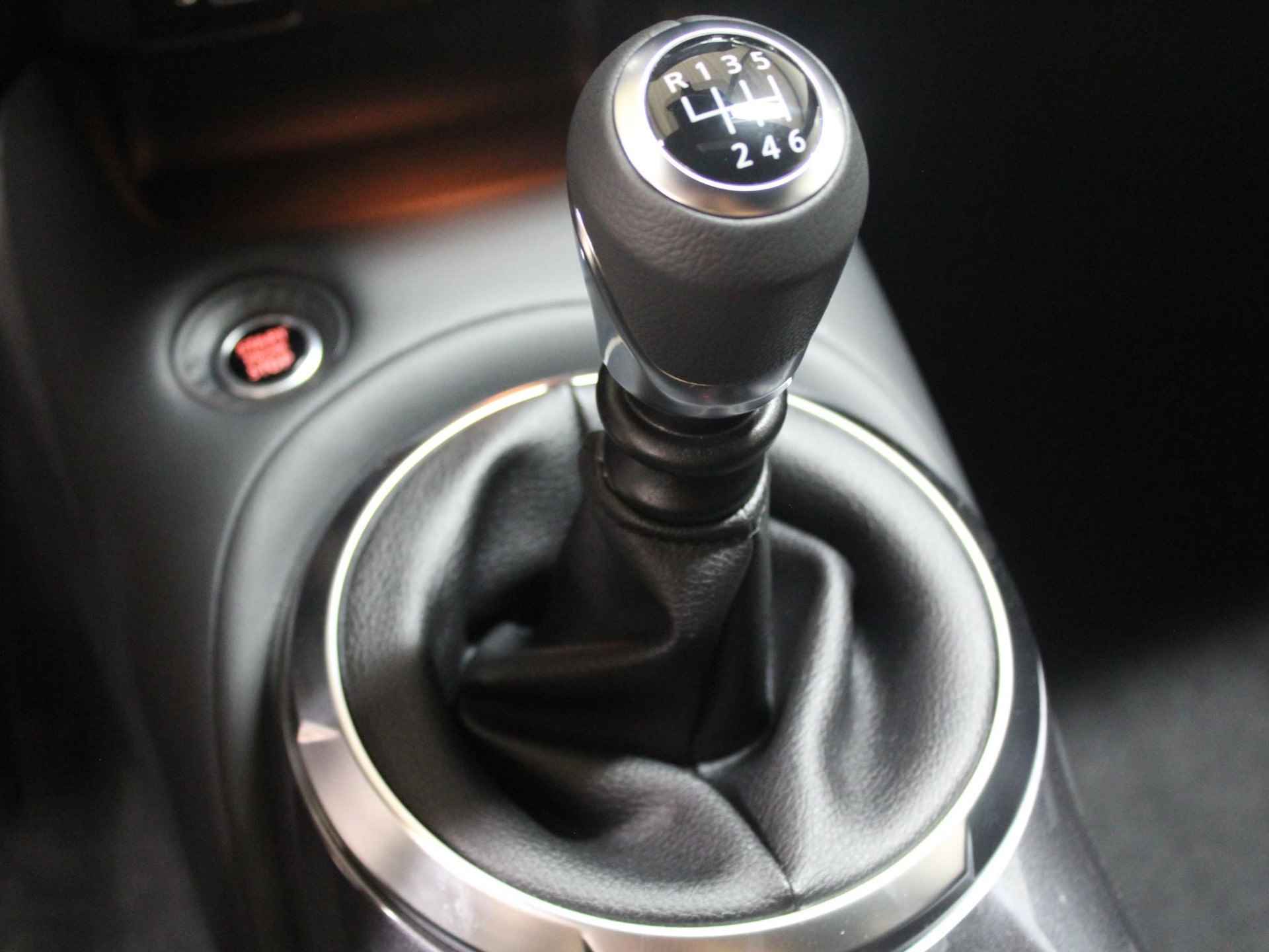 Nissan Juke 1.0 DIG-T N-Design / Navigatie / 19" LM velgen / Apple Carplay & Android Auto / Climate control / Camera / Bluetooth / Keyless / Cruise / - 28/50