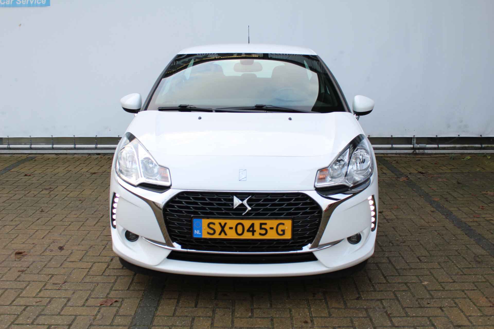 DS DS 3 1.2 PureTech Chic | Incl. 12 maanden garantie | Navigatie | Parkeersensoren | Lichtmetalen velgen | Airco - 4/40