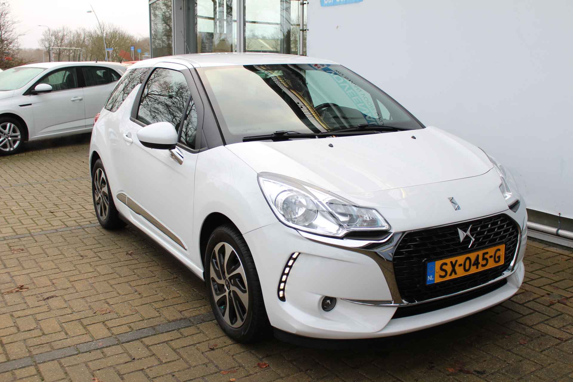 DS DS 3 1.2 PureTech Chic | Incl. 12 maanden garantie | Navigatie | Parkeersensoren | Lichtmetalen velgen | Airco - 11/40