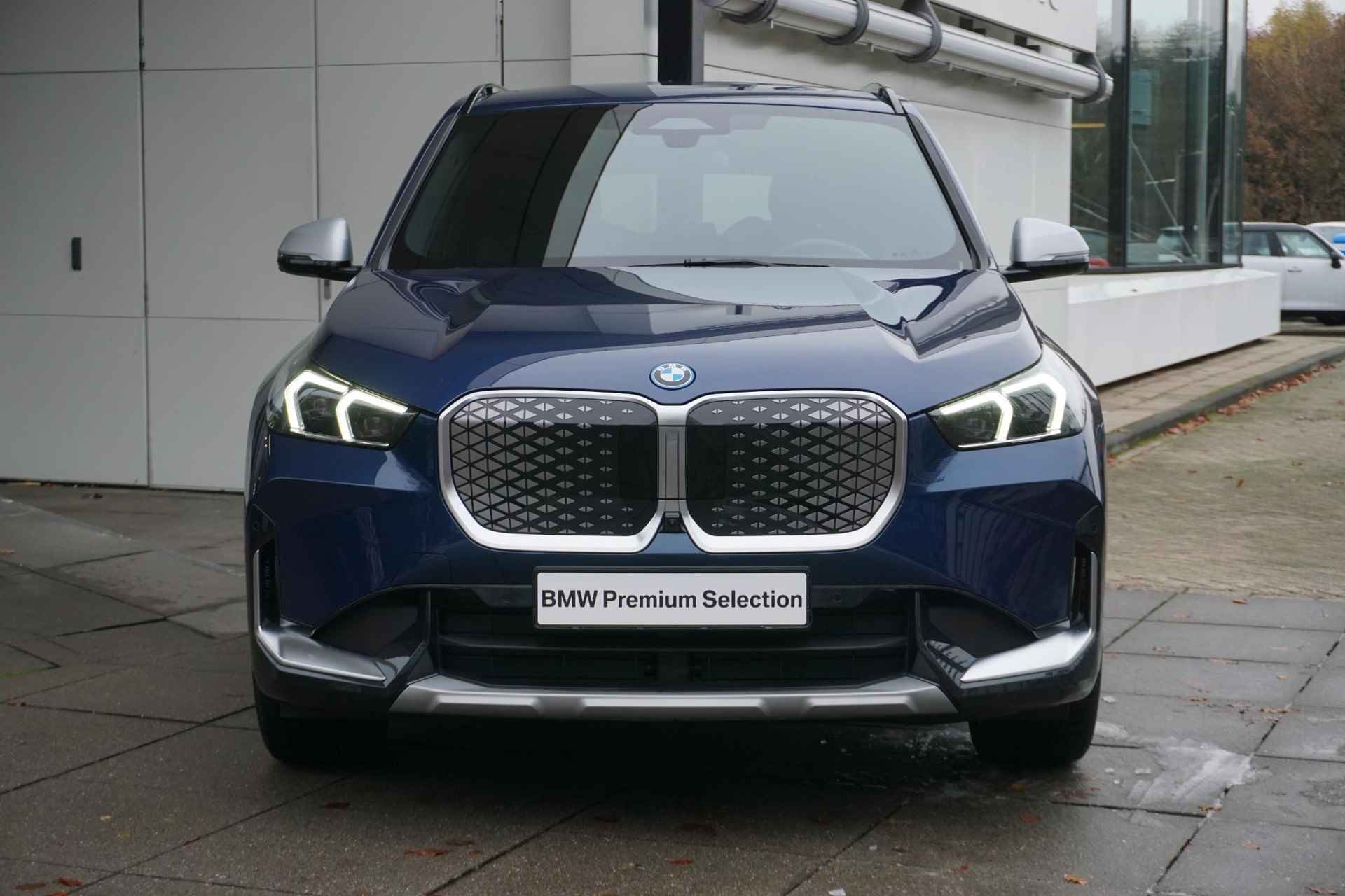 BMW iX1 xDrive30 67 kWh x-Line | Trekhaak | Comfort Access | Driving Assistant | Head-Up Display | 18inch LMV - 3/37