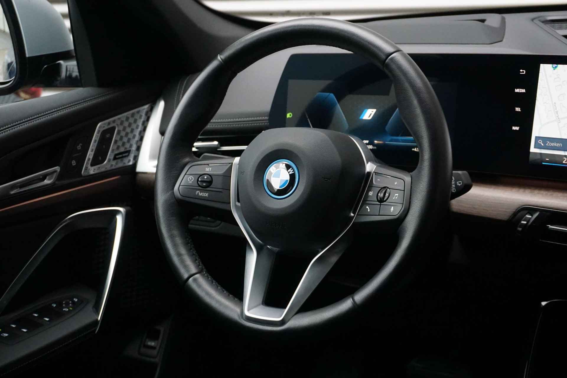 BMW iX1 xDrive30 67 kWh x-Line | Trekhaak | Comfort Access | Driving Assistant | Head-Up Display | 18inch LMV - 23/37