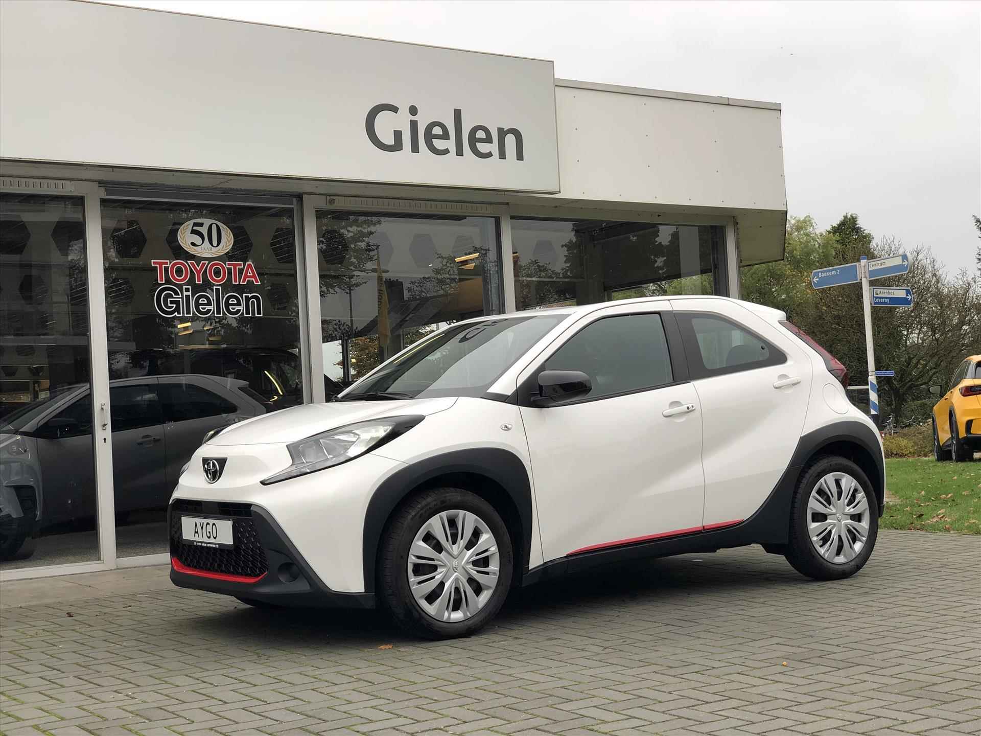 Toyota Aygo X 1.0 VVT-i Play Plus | Apple CarPlay/Android auto, Parkeercamera, Climate control, Stoelverwarming, Keyless - 8/35